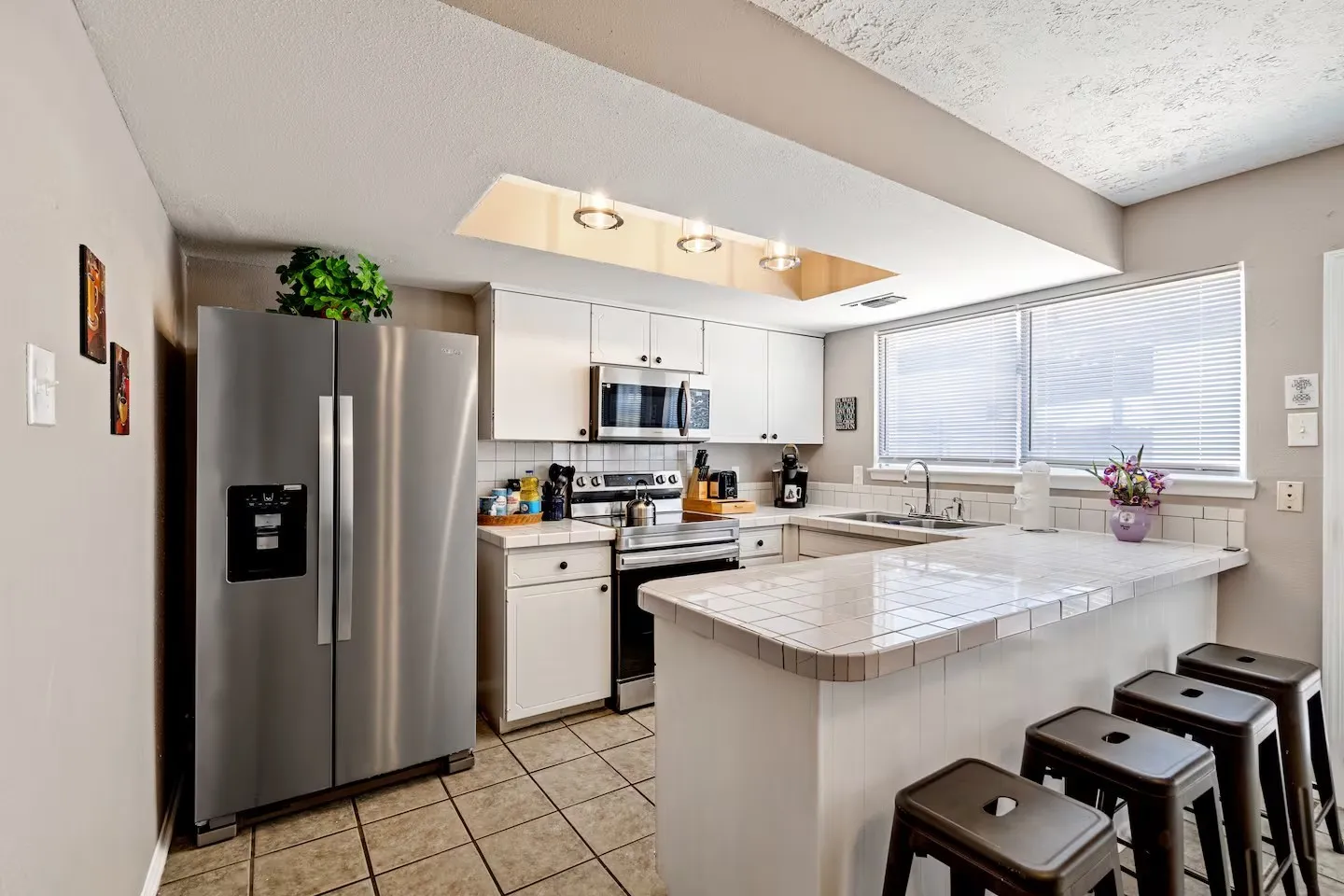 Single Family Residence For Sale in Dallas County , 14 W Townhouse Lane 34, Grand Prairie, Texas 75052, 2 Bedroom, 2 Bathroom, Garage spaces, 1,156 Sqft, built in 1971, mls#21301795, Real Estate Agent in Grand Prairie, Homes For Sale in Dallas county, Homes For Sale in Grand Prairie, Realtor in Grand Prairie Texas, Real Estate Brokerage Independent Realty Texas, Luminita Cordes Realtor