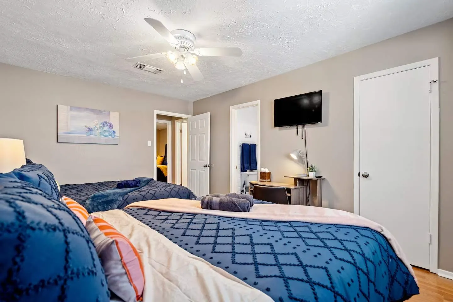 Single Family Residence For Sale in Dallas County , 14 W Townhouse Lane 34, Grand Prairie, Texas 75052, 2 Bedroom, 2 Bathroom, Garage spaces, 1,156 Sqft, built in 1971, mls#21301795, Real Estate Agent in Grand Prairie, Homes For Sale in Dallas county, Homes For Sale in Grand Prairie, Realtor in Grand Prairie Texas, Real Estate Brokerage Independent Realty Texas, Luminita Cordes Realtor