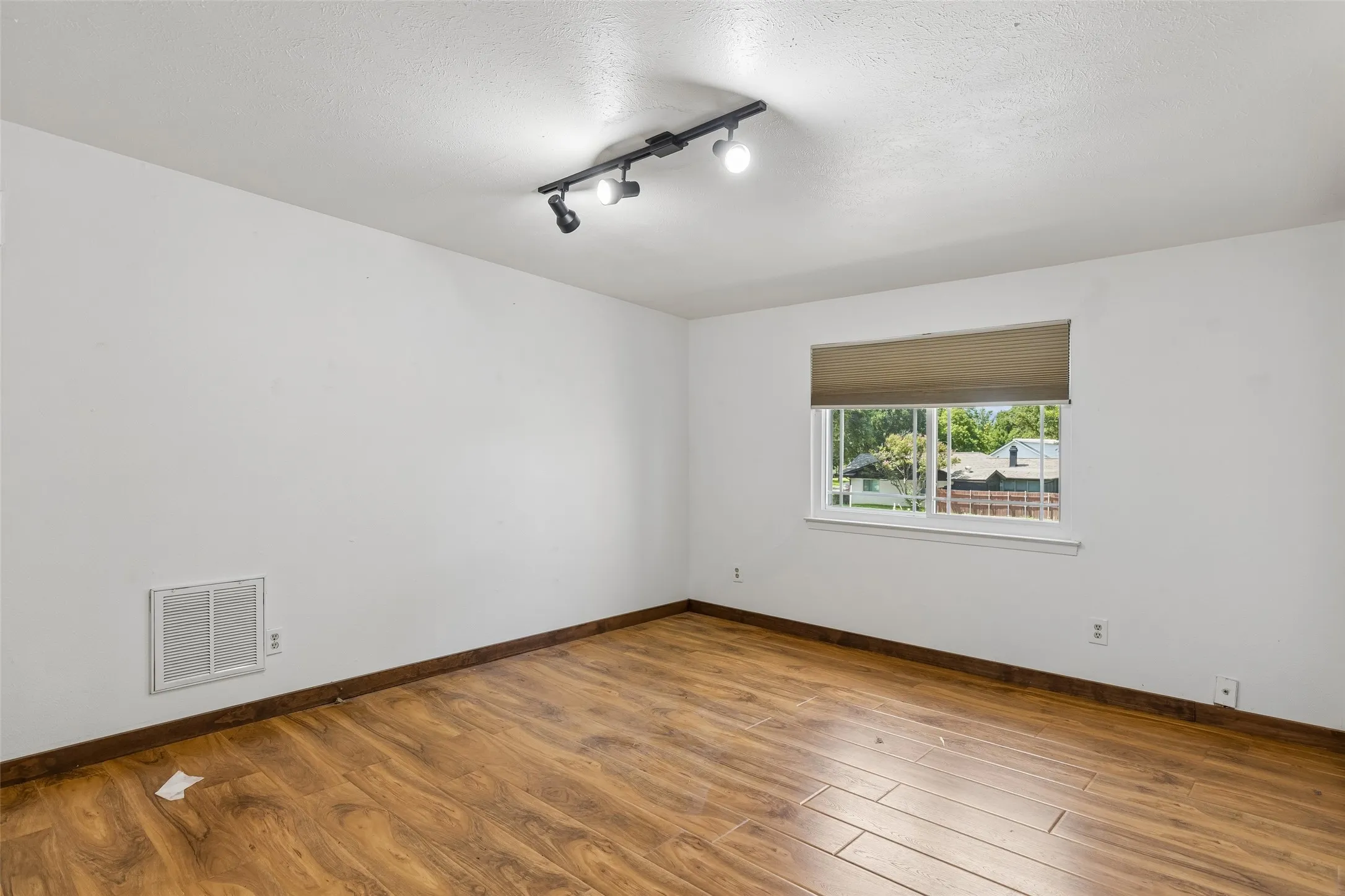 Single Family Residence For Sale in Dallas County , 1303 Berkeley Drive, Richardson, Texas 75081, 4 Bedroom, 2 Bathroom, 2 Garage spaces, 2,318 Sqft, built in 1967, mls#21294919, Real Estate Agent in Richardson, Homes For Sale in Dallas county, Homes For Sale in Richardson, Realtor in Richardson Texas, Real Estate Brokerage Independent Realty Texas, Luminita Cordes Realtor