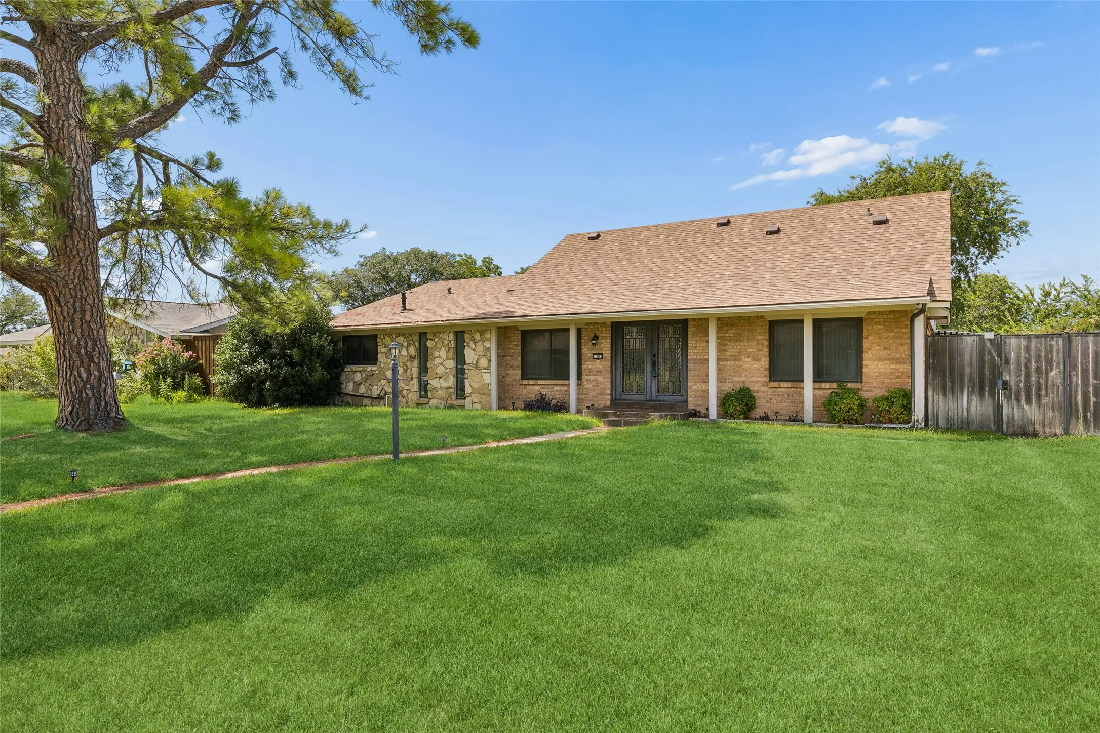 Single Family Residence For Sale in Dallas County , 1303 Berkeley Drive, Richardson, Texas 75081, 4 Bedroom, 2 Bathroom, 2 Garage spaces, 2,318 Sqft, built in 1967, mls#21294919, Real Estate Agent in Richardson, Homes For Sale in Dallas county, Homes For Sale in Richardson, Realtor in Richardson Texas, Real Estate Brokerage Independent Realty Texas, Luminita Cordes Realtor