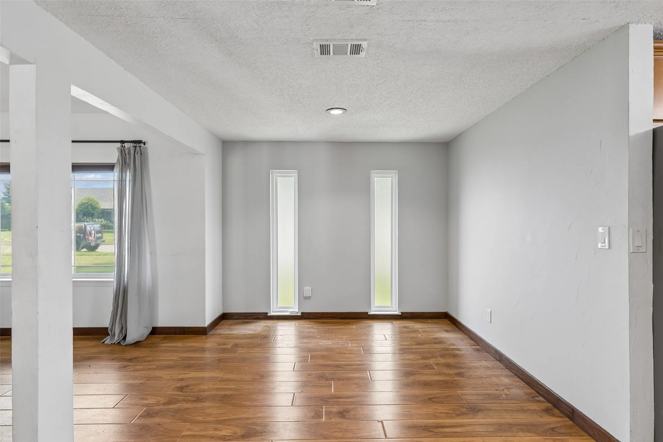 Single Family Residence For Sale in Dallas County , 1303 Berkeley Drive, Richardson, Texas 75081, 4 Bedroom, 2 Bathroom, 2 Garage spaces, 2,318 Sqft, built in 1967, mls#21294919, Real Estate Agent in Richardson, Homes For Sale in Dallas county, Homes For Sale in Richardson, Realtor in Richardson Texas, Real Estate Brokerage Independent Realty Texas, Luminita Cordes Realtor