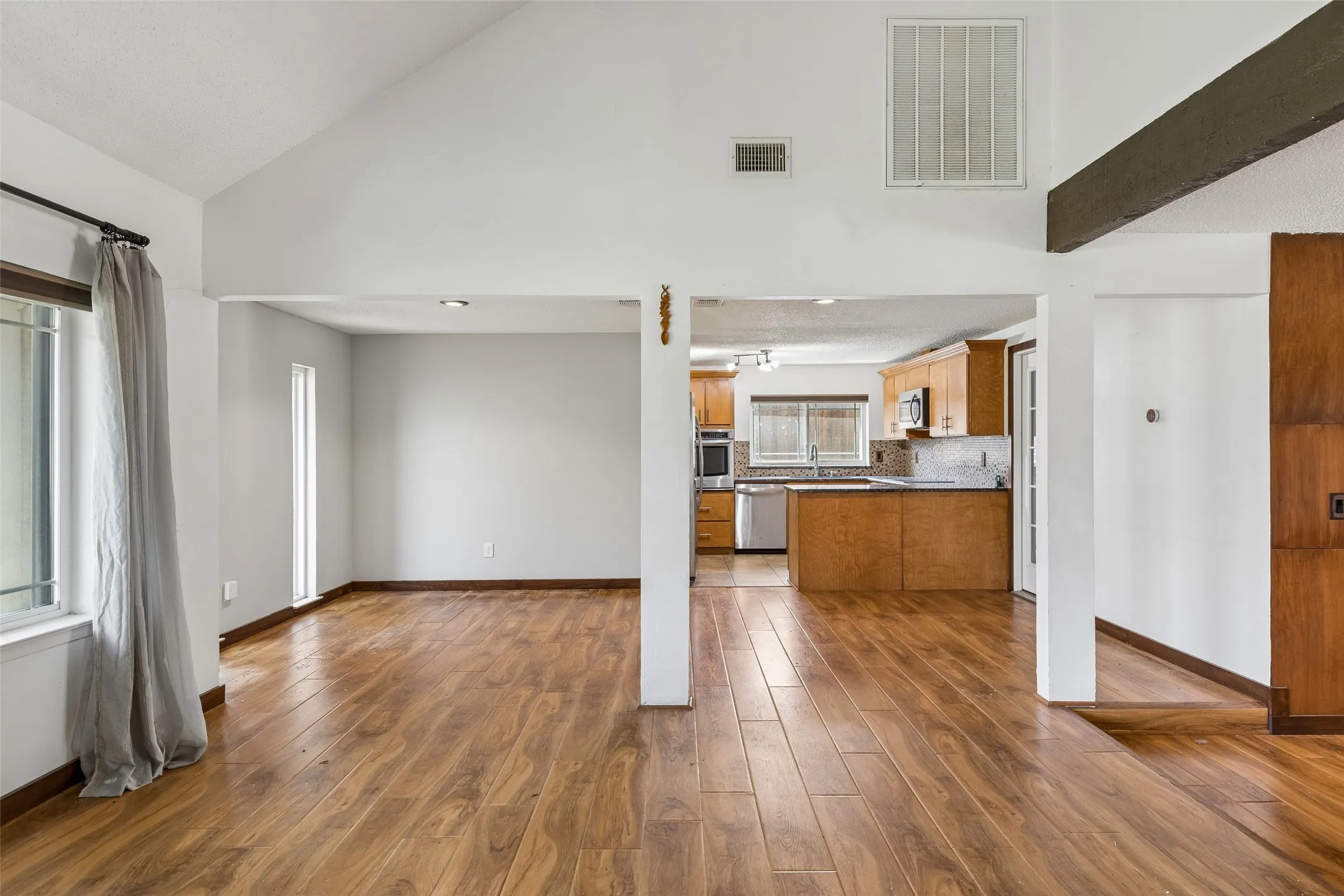 Single Family Residence For Sale in Dallas County , 1303 Berkeley Drive, Richardson, Texas 75081, 4 Bedroom, 2 Bathroom, 2 Garage spaces, 2,318 Sqft, built in 1967, mls#21294919, Real Estate Agent in Richardson, Homes For Sale in Dallas county, Homes For Sale in Richardson, Realtor in Richardson Texas, Real Estate Brokerage Independent Realty Texas, Luminita Cordes Realtor