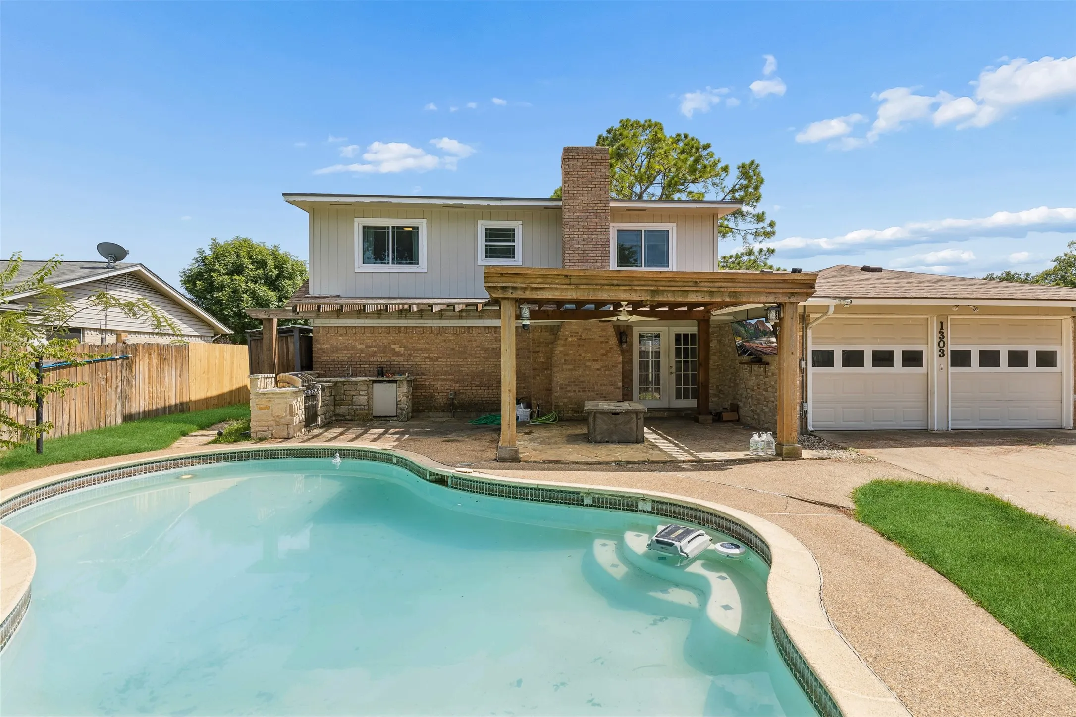 Single Family Residence For Sale in Dallas County , 1303 Berkeley Drive, Richardson, Texas 75081, 4 Bedroom, 2 Bathroom, 2 Garage spaces, 2,318 Sqft, built in 1967, mls#21294919, Real Estate Agent in Richardson, Homes For Sale in Dallas county, Homes For Sale in Richardson, Realtor in Richardson Texas, Real Estate Brokerage Independent Realty Texas, Luminita Cordes Realtor