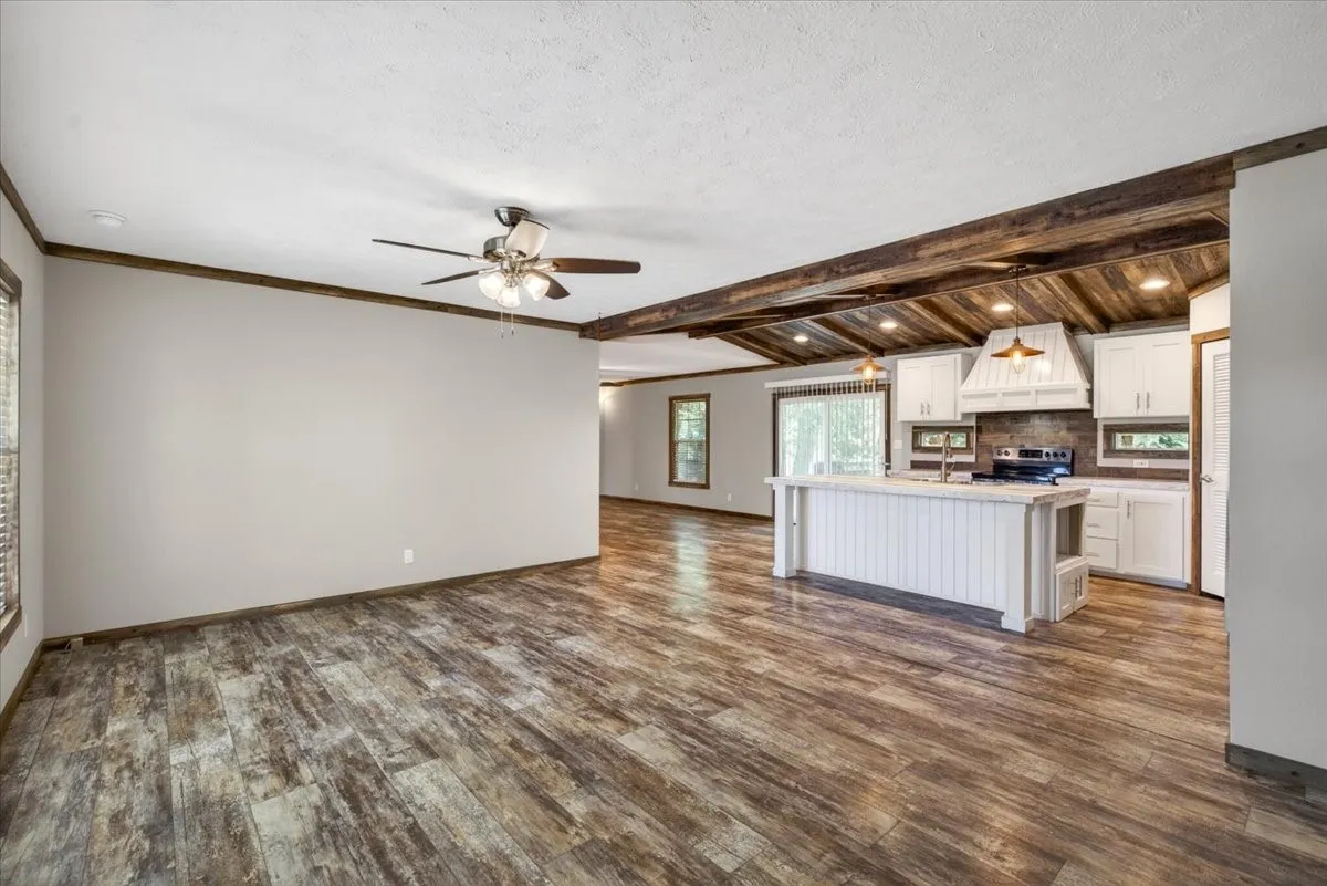 Manufactured Home For Sale in Henderson County , 11079 State Highway 198, Mabank, Texas 75147, 4 Bedroom, 2 Bathroom, Garage spaces, 1,768 Sqft, built in 2020, mls#21302063, Real Estate Agent in Mabank, Homes For Sale in Henderson county, Homes For Sale in Mabank, Realtor in Mabank Texas, Real Estate Brokerage Independent Realty Texas, Luminita Cordes Realtor