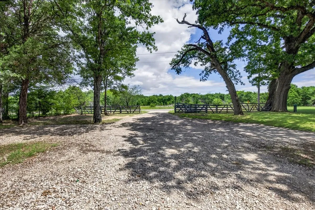 Manufactured Home For Sale in Henderson County , 11079 State Highway 198, Mabank, Texas 75147, 4 Bedroom, 2 Bathroom, Garage spaces, 1,768 Sqft, built in 2020, mls#21302063, Real Estate Agent in Mabank, Homes For Sale in Henderson county, Homes For Sale in Mabank, Realtor in Mabank Texas, Real Estate Brokerage Independent Realty Texas, Luminita Cordes Realtor