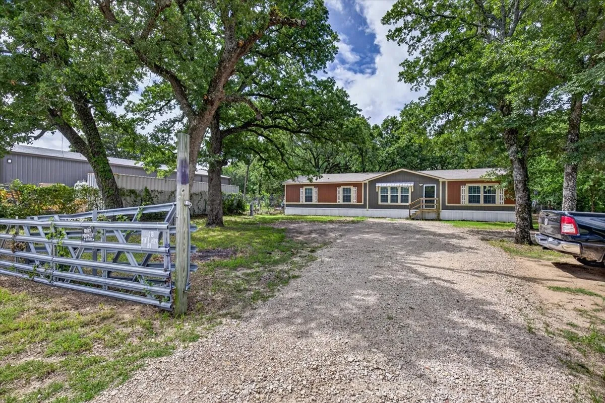 Manufactured Home For Sale in Henderson County , 11079 State Highway 198, Mabank, Texas 75147, 4 Bedroom, 2 Bathroom, Garage spaces, 1,768 Sqft, built in 2020, mls#21302063, Real Estate Agent in Mabank, Homes For Sale in Henderson county, Homes For Sale in Mabank, Realtor in Mabank Texas, Real Estate Brokerage Independent Realty Texas, Luminita Cordes Realtor