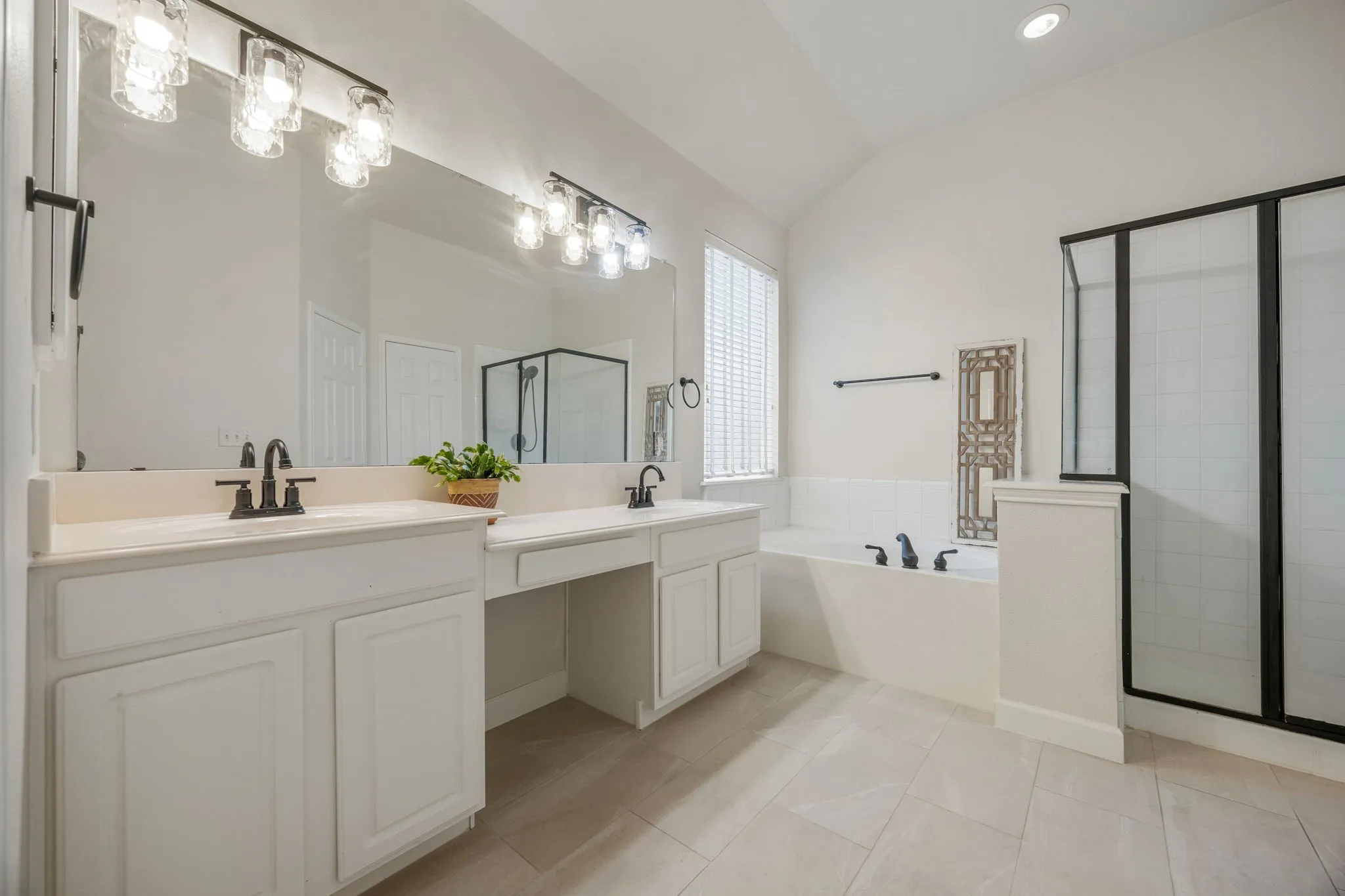 Single Family Residence For Sale in Rockwall County , 871 High Cotton Lane, Rockwall, Texas 75087, 4 Bedroom, 3 Bathroom, 2 Garage spaces, 3,050 Sqft, built in 2002, mls#21302070, Real Estate Agent in Rockwall, Homes For Sale in Rockwall county, Homes For Sale in Rockwall, Realtor in Rockwall Texas, Real Estate Brokerage Independent Realty Texas, Luminita Cordes Realtor