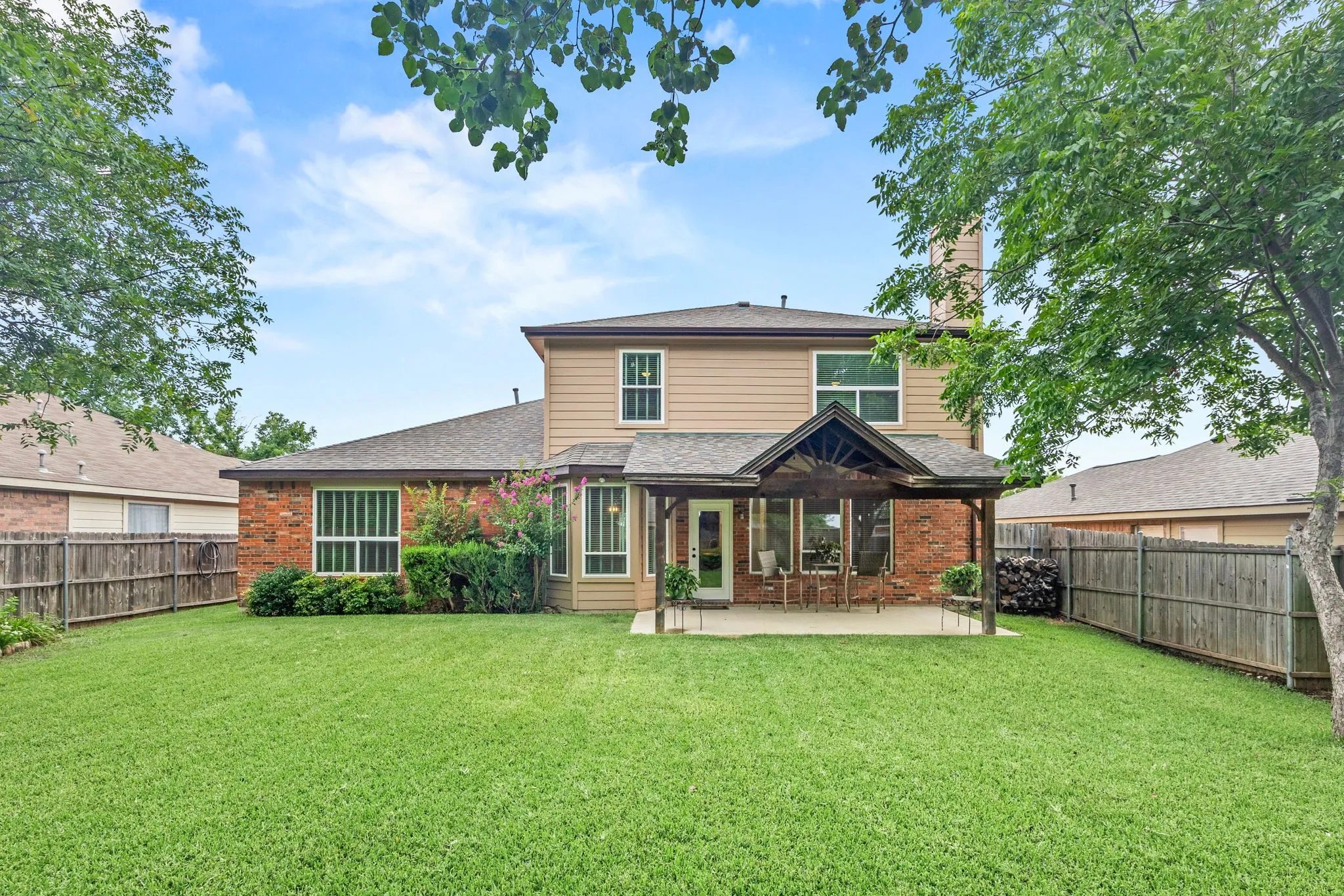 Single Family Residence For Sale in Rockwall County , 871 High Cotton Lane, Rockwall, Texas 75087, 4 Bedroom, 3 Bathroom, 2 Garage spaces, 3,050 Sqft, built in 2002, mls#21302070, Real Estate Agent in Rockwall, Homes For Sale in Rockwall county, Homes For Sale in Rockwall, Realtor in Rockwall Texas, Real Estate Brokerage Independent Realty Texas, Luminita Cordes Realtor