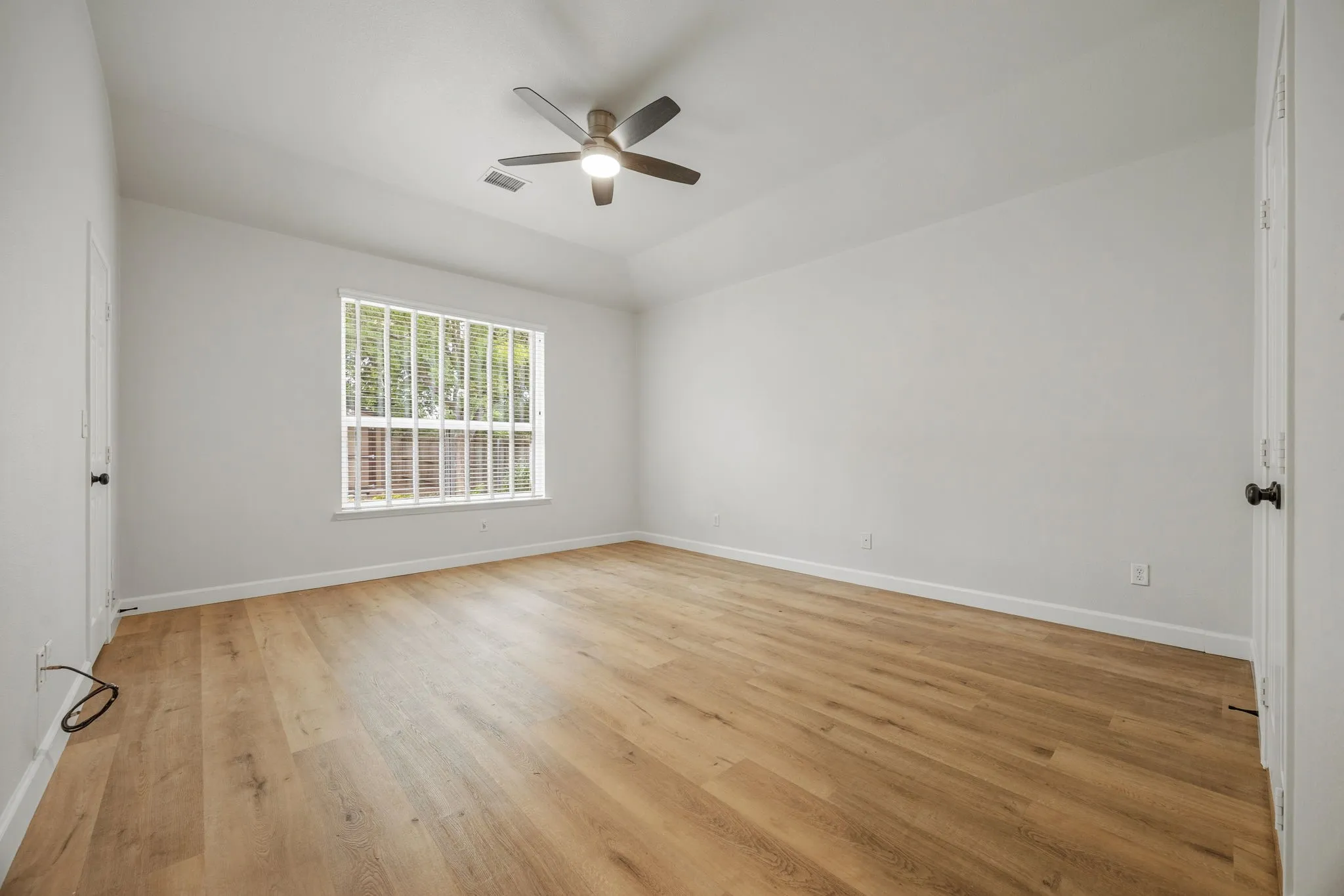 Single Family Residence For Sale in Rockwall County , 871 High Cotton Lane, Rockwall, Texas 75087, 4 Bedroom, 3 Bathroom, 2 Garage spaces, 3,050 Sqft, built in 2002, mls#21302070, Real Estate Agent in Rockwall, Homes For Sale in Rockwall county, Homes For Sale in Rockwall, Realtor in Rockwall Texas, Real Estate Brokerage Independent Realty Texas, Luminita Cordes Realtor