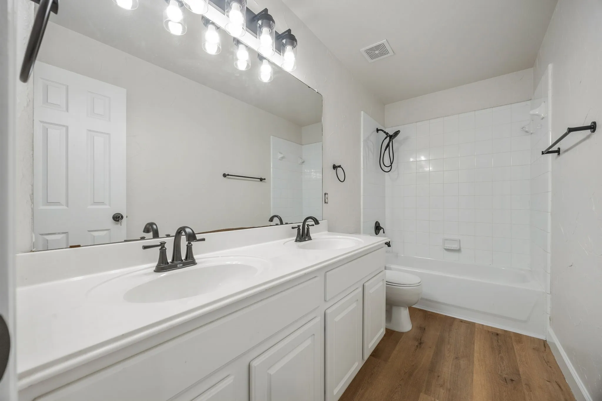 Single Family Residence For Sale in Rockwall County , 871 High Cotton Lane, Rockwall, Texas 75087, 4 Bedroom, 3 Bathroom, 2 Garage spaces, 3,050 Sqft, built in 2002, mls#21302070, Real Estate Agent in Rockwall, Homes For Sale in Rockwall county, Homes For Sale in Rockwall, Realtor in Rockwall Texas, Real Estate Brokerage Independent Realty Texas, Luminita Cordes Realtor
