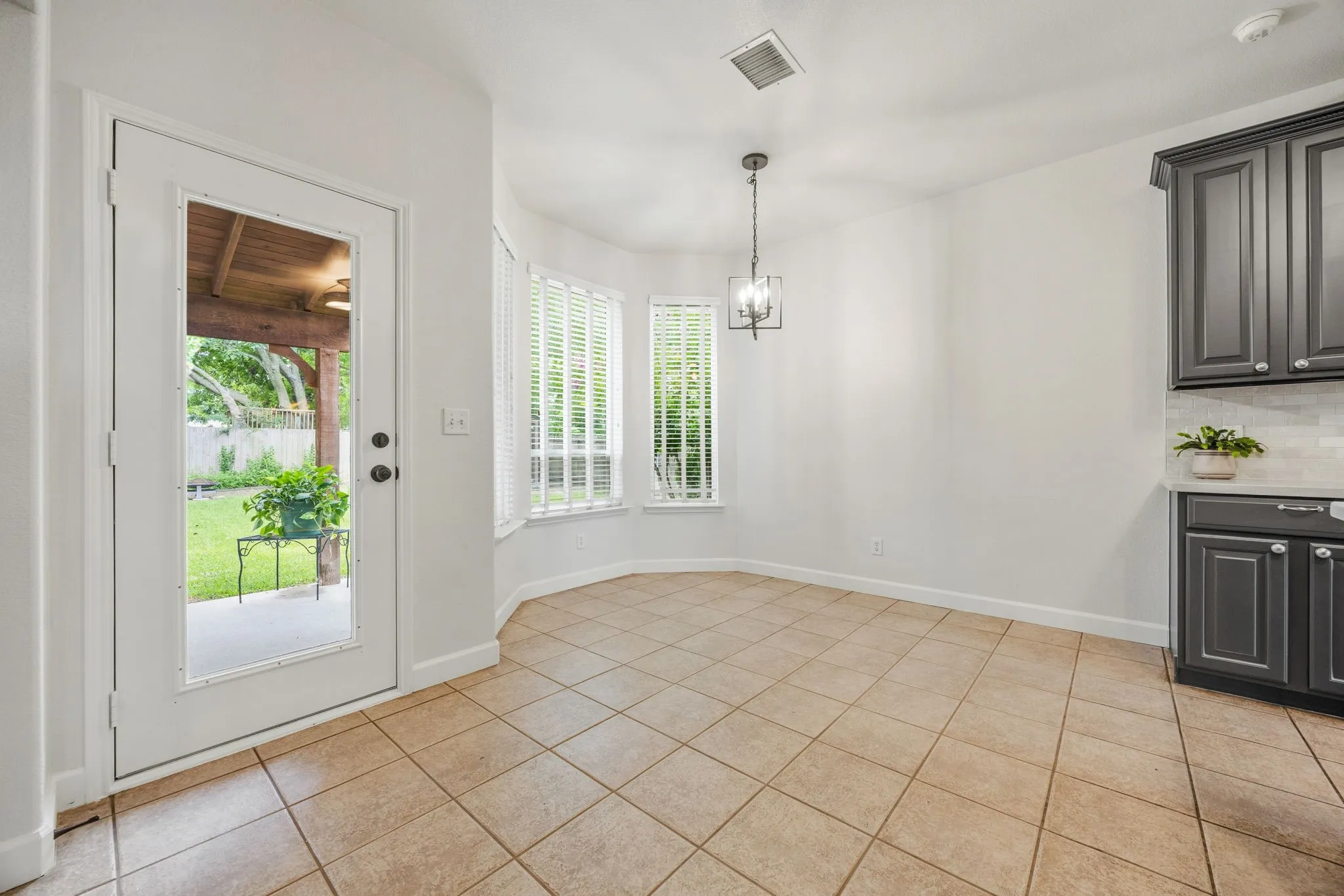 Single Family Residence For Sale in Rockwall County , 871 High Cotton Lane, Rockwall, Texas 75087, 4 Bedroom, 3 Bathroom, 2 Garage spaces, 3,050 Sqft, built in 2002, mls#21302070, Real Estate Agent in Rockwall, Homes For Sale in Rockwall county, Homes For Sale in Rockwall, Realtor in Rockwall Texas, Real Estate Brokerage Independent Realty Texas, Luminita Cordes Realtor