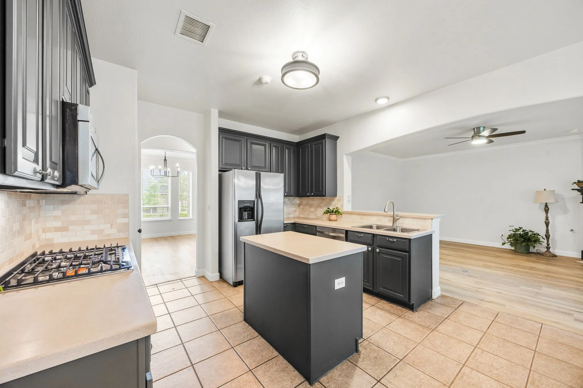 Single Family Residence For Sale in Rockwall County , 871 High Cotton Lane, Rockwall, Texas 75087, 4 Bedroom, 3 Bathroom, 2 Garage spaces, 3,050 Sqft, built in 2002, mls#21302070, Real Estate Agent in Rockwall, Homes For Sale in Rockwall county, Homes For Sale in Rockwall, Realtor in Rockwall Texas, Real Estate Brokerage Independent Realty Texas, Luminita Cordes Realtor