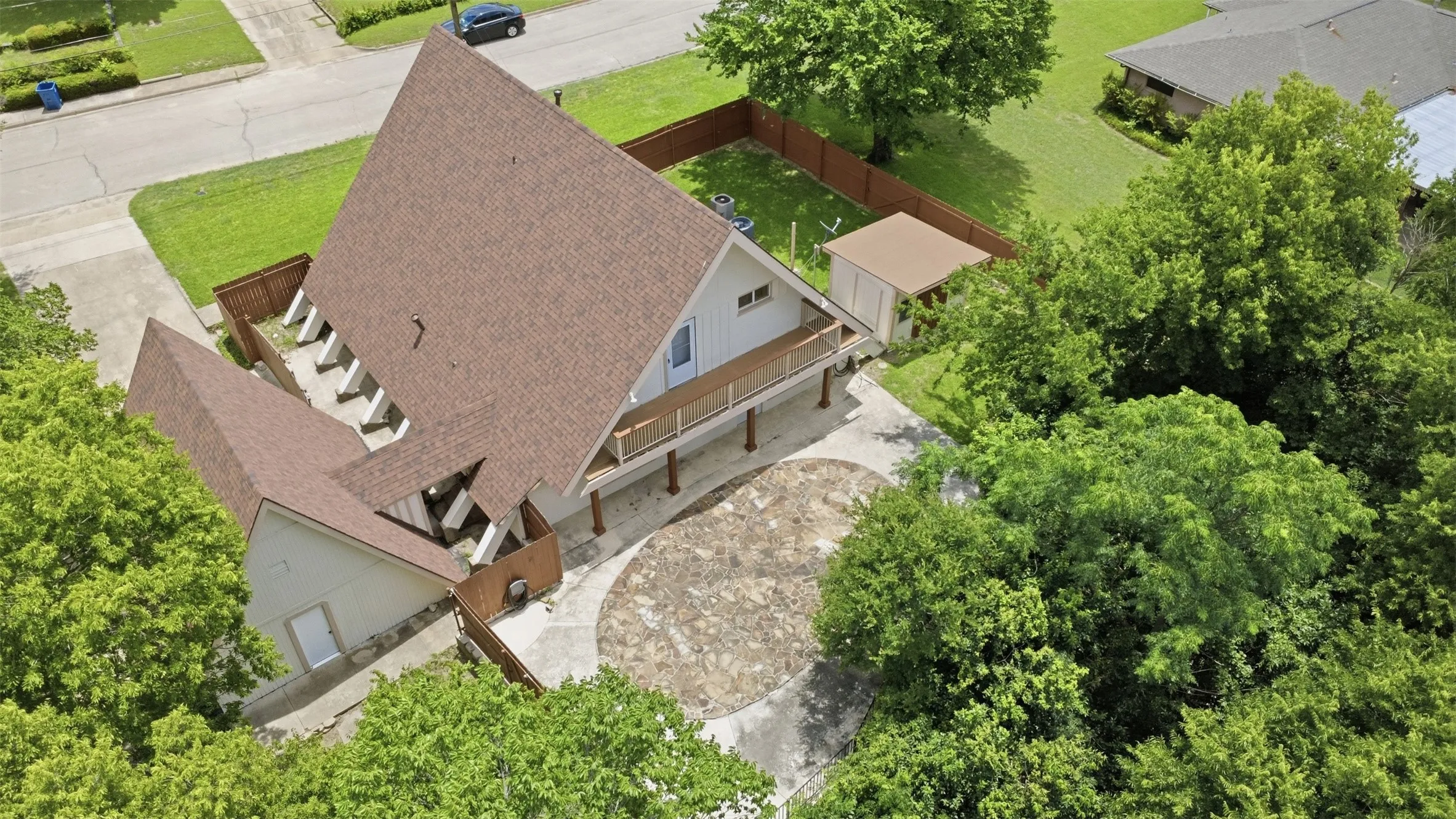 Single Family Residence For Sale in Dallas County , 205 Roaring Springs Drive, De Soto, Texas 75115, 4 Bedroom, 3 Bathroom, 2 Garage spaces, 2,520 Sqft, built in 1965, mls#21301682, Real Estate Agent in De Soto, Homes For Sale in Dallas county, Homes For Sale in De Soto, Realtor in De Soto Texas, Real Estate Brokerage Independent Realty Texas, Luminita Cordes Realtor