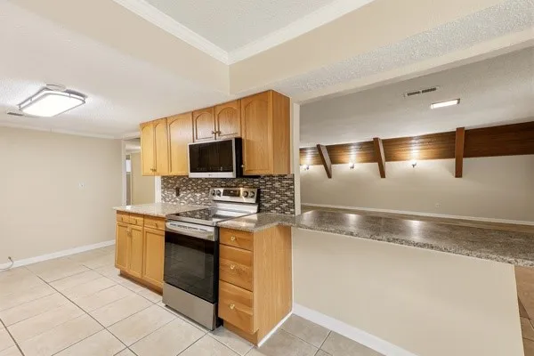 Single Family Residence For Sale in Dallas County , 205 Roaring Springs Drive, De Soto, Texas 75115, 4 Bedroom, 3 Bathroom, 2 Garage spaces, 2,520 Sqft, built in 1965, mls#21301682, Real Estate Agent in De Soto, Homes For Sale in Dallas county, Homes For Sale in De Soto, Realtor in De Soto Texas, Real Estate Brokerage Independent Realty Texas, Luminita Cordes Realtor