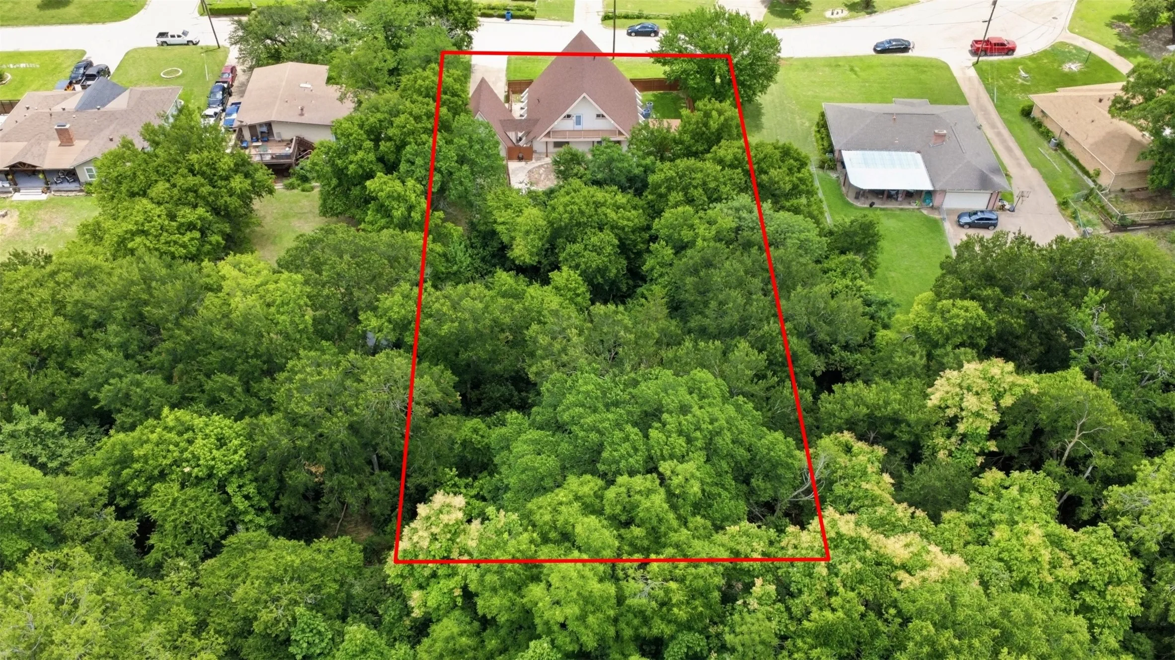 Single Family Residence For Sale in Dallas County , 205 Roaring Springs Drive, De Soto, Texas 75115, 4 Bedroom, 3 Bathroom, 2 Garage spaces, 2,520 Sqft, built in 1965, mls#21301682, Real Estate Agent in De Soto, Homes For Sale in Dallas county, Homes For Sale in De Soto, Realtor in De Soto Texas, Real Estate Brokerage Independent Realty Texas, Luminita Cordes Realtor