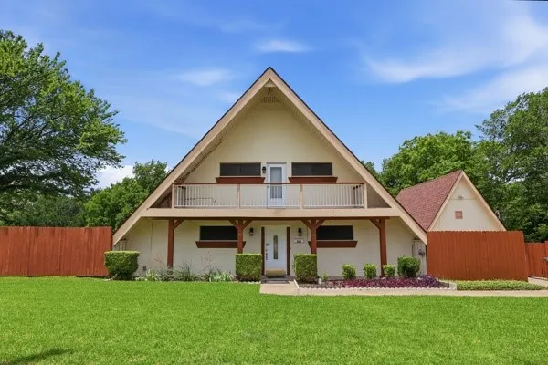 Single Family Residence For Sale in Dallas County , 205 Roaring Springs Drive, De Soto, Texas 75115, 4 Bedroom, 3 Bathroom, 2 Garage spaces, 2,520 Sqft, built in 1965, mls#21301682, Real Estate Agent in De Soto, Homes For Sale in Dallas county, Homes For Sale in De Soto, Realtor in De Soto Texas, Real Estate Brokerage Independent Realty Texas, Luminita Cordes Realtor