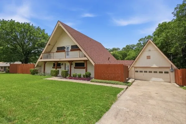 Single Family Residence For Sale in Dallas County , 205 Roaring Springs Drive, De Soto, Texas 75115, 4 Bedroom, 3 Bathroom, 2 Garage spaces, 2,520 Sqft, built in 1965, mls#21301682, Real Estate Agent in De Soto, Homes For Sale in Dallas county, Homes For Sale in De Soto, Realtor in De Soto Texas, Real Estate Brokerage Independent Realty Texas, Luminita Cordes Realtor