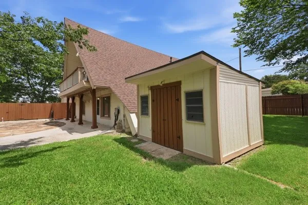 Single Family Residence For Sale in Dallas County , 205 Roaring Springs Drive, De Soto, Texas 75115, 4 Bedroom, 3 Bathroom, 2 Garage spaces, 2,520 Sqft, built in 1965, mls#21301682, Real Estate Agent in De Soto, Homes For Sale in Dallas county, Homes For Sale in De Soto, Realtor in De Soto Texas, Real Estate Brokerage Independent Realty Texas, Luminita Cordes Realtor