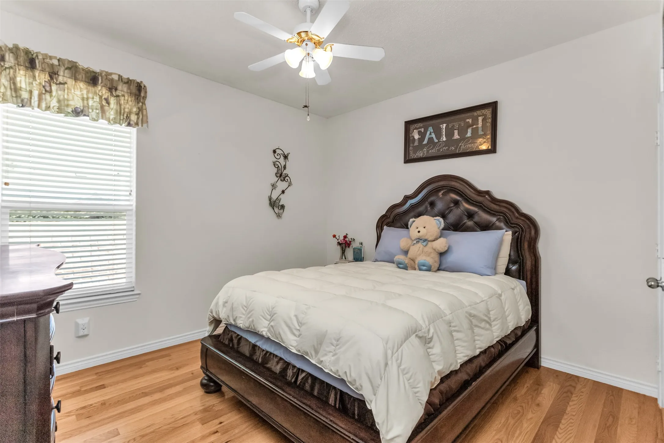 Split Secondary Bedroom. Ceiling Fan.