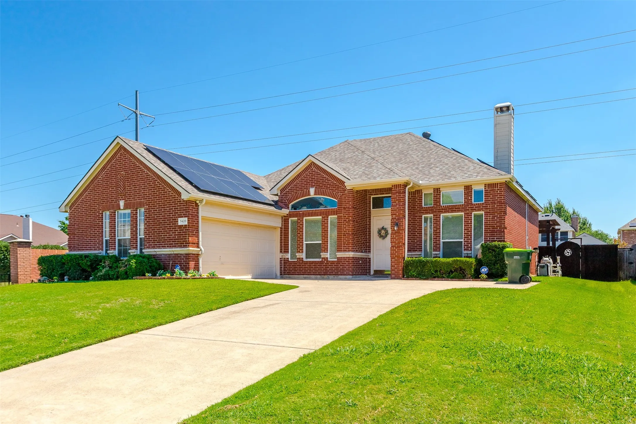 Wonderful Drive Up Appeal!  Solar Panels Are Transferable, Paid For and Save $$ On Utilities