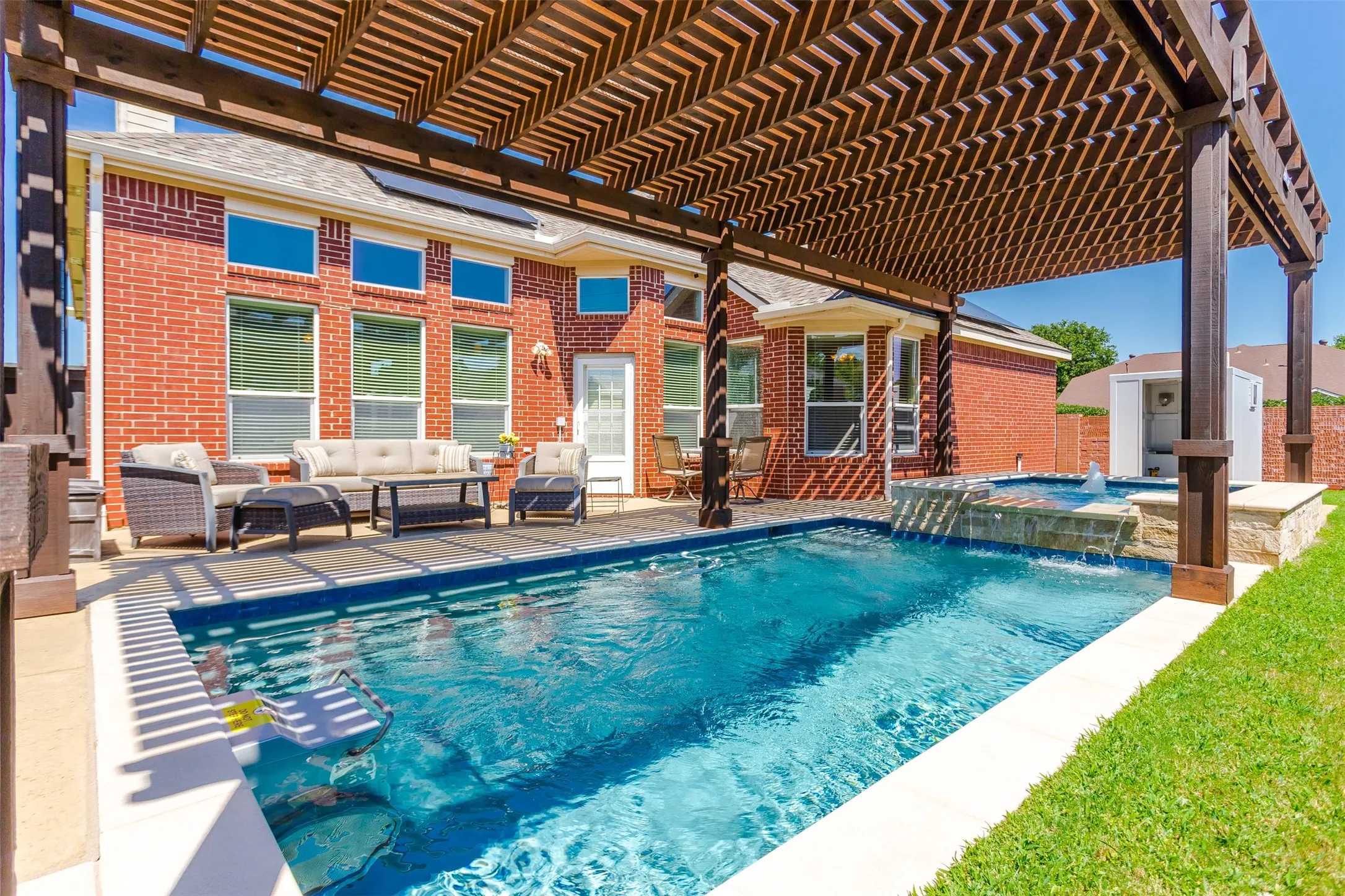 Arbor Over Pool & Spa! Fast Lane Swim Machine!
