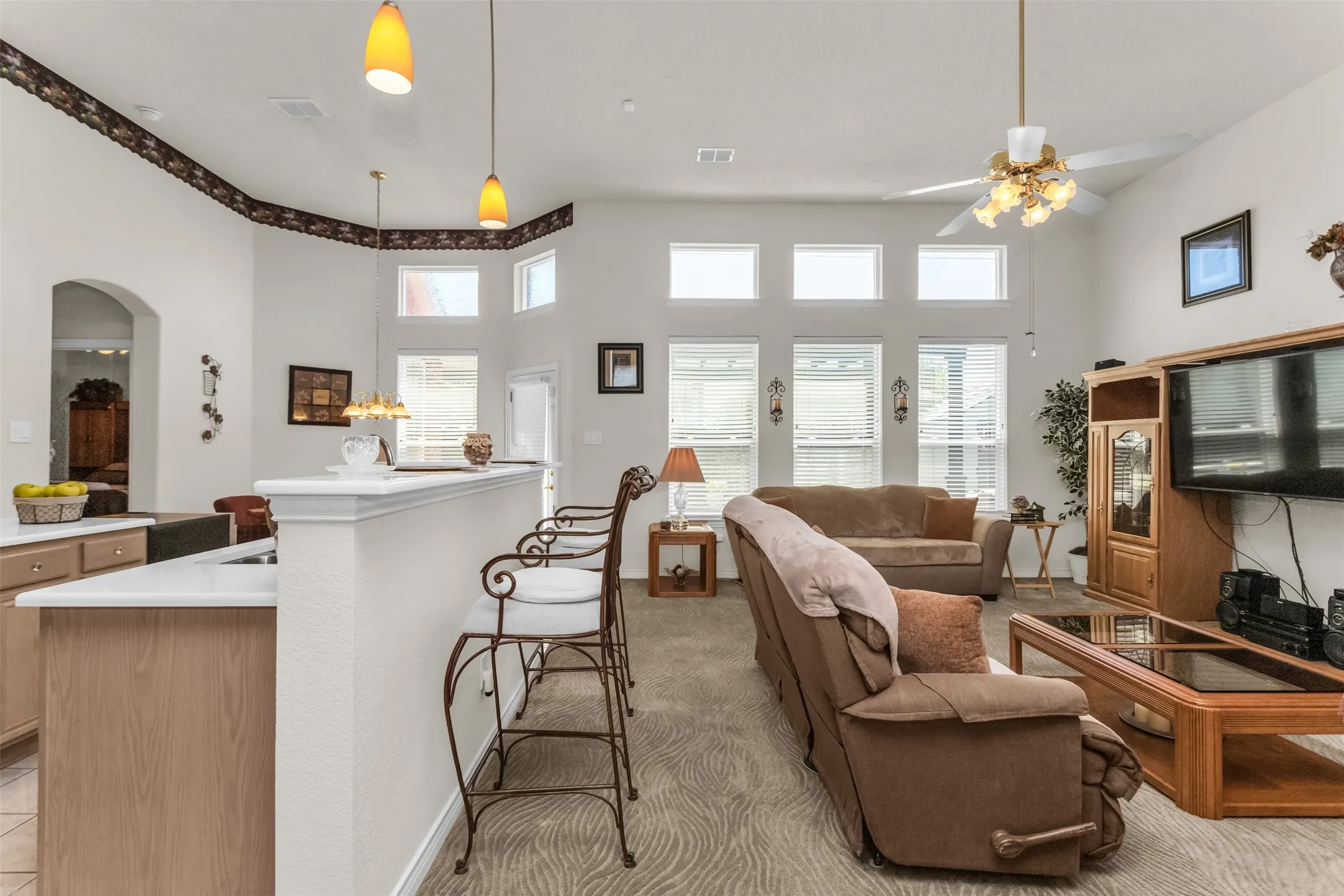 Kitchen Overlook Family Room W WBFP!