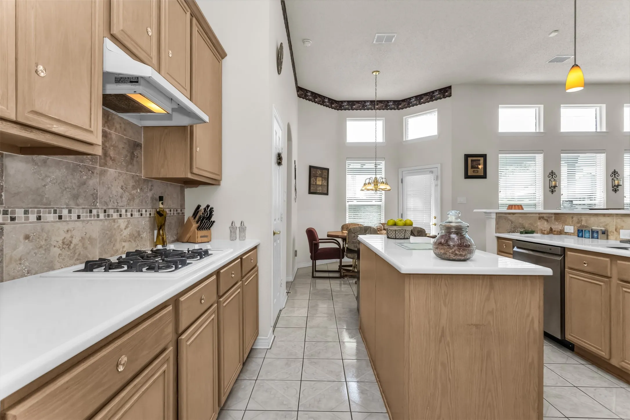 Gas Cooktop and New Quartz Countertops!