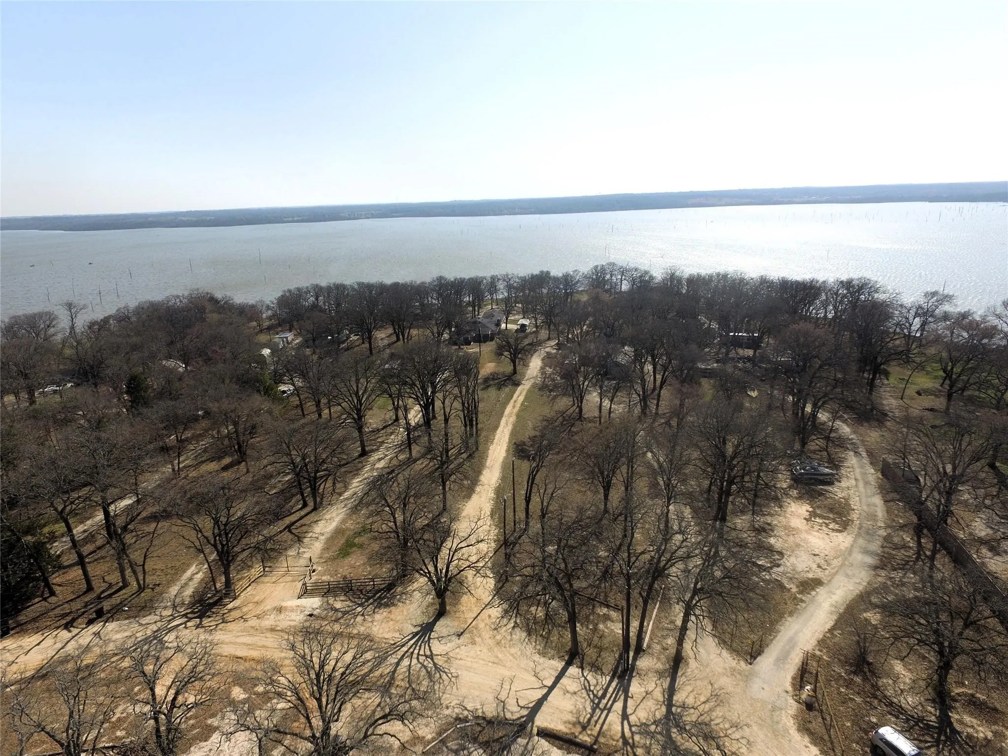 Single Family Residence For Sale in Hunt County , 8087 Lakeview Drive, Quinlan, Texas 75474, 1 Bedroom, 2 Bathroom, 4 Garage spaces, 1,580 Sqft, built in 1983, mls#21302092, Real Estate Agent in Quinlan, Homes For Sale in Hunt county, Homes For Sale in Quinlan, Realtor in Quinlan Texas, Real Estate Brokerage Independent Realty Texas, Luminita Cordes Realtor