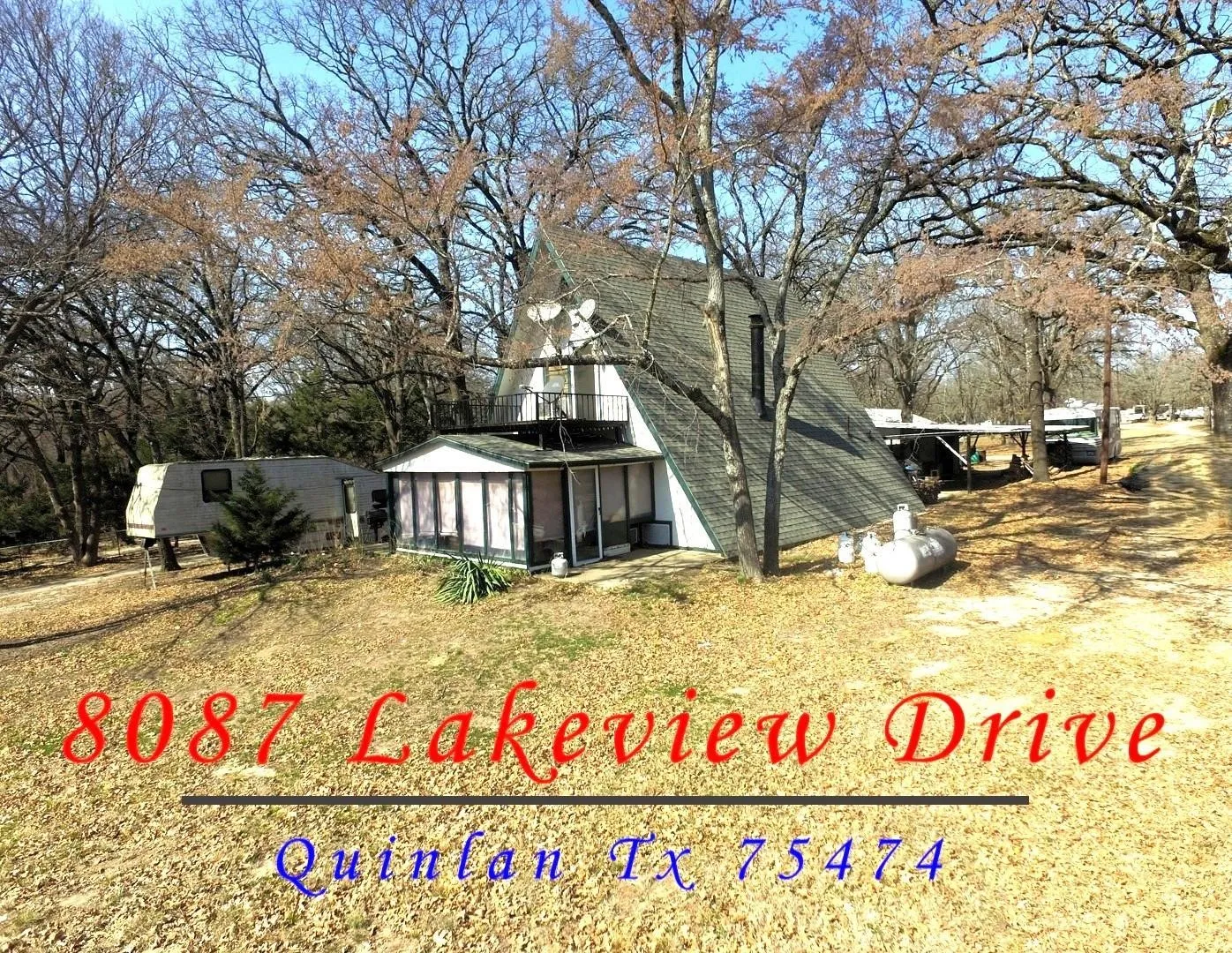 Single Family Residence For Sale in Hunt County , 8087 Lakeview Drive, Quinlan, Texas 75474, 1 Bedroom, 2 Bathroom, 4 Garage spaces, 1,580 Sqft, built in 1983, mls#21302092, Real Estate Agent in Quinlan, Homes For Sale in Hunt county, Homes For Sale in Quinlan, Realtor in Quinlan Texas, Real Estate Brokerage Independent Realty Texas, Luminita Cordes Realtor