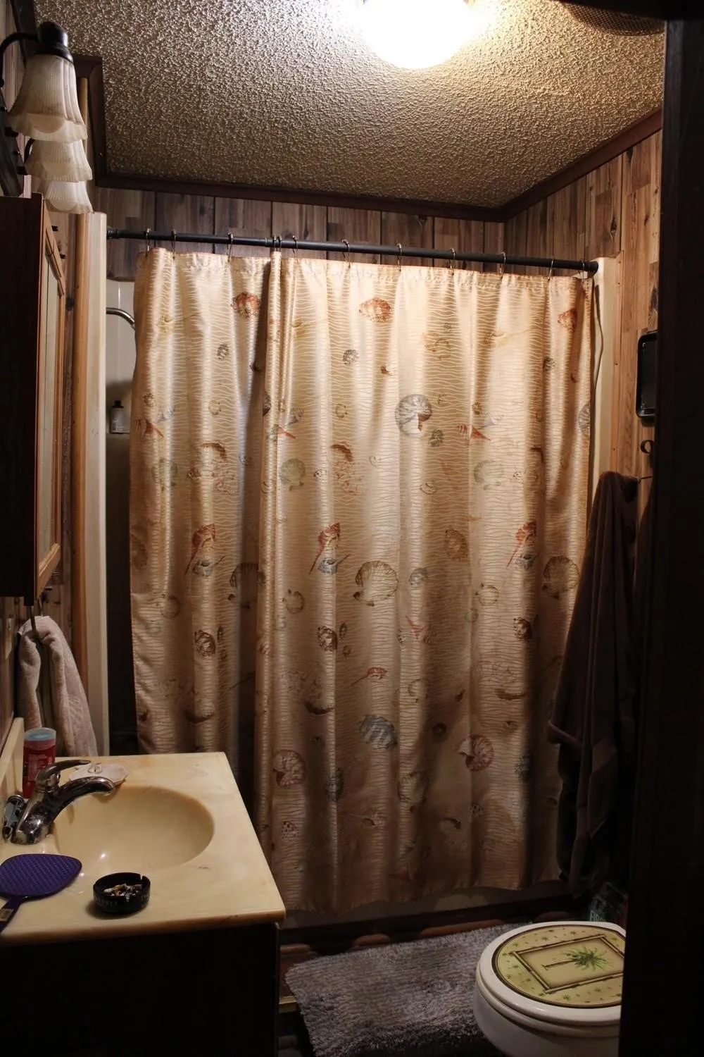 Single Family Residence For Sale in Hunt County , 8087 Lakeview Drive, Quinlan, Texas 75474, 1 Bedroom, 2 Bathroom, 4 Garage spaces, 1,580 Sqft, built in 1983, mls#21302092, Real Estate Agent in Quinlan, Homes For Sale in Hunt county, Homes For Sale in Quinlan, Realtor in Quinlan Texas, Real Estate Brokerage Independent Realty Texas, Luminita Cordes Realtor
