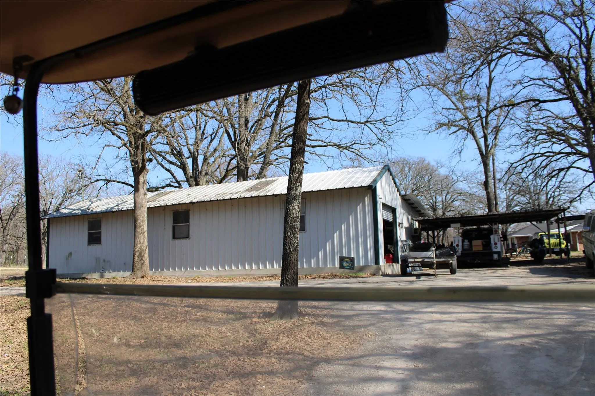 Single Family Residence For Sale in Hunt County , 8087 Lakeview Drive, Quinlan, Texas 75474, 1 Bedroom, 2 Bathroom, 4 Garage spaces, 1,580 Sqft, built in 1983, mls#21302092, Real Estate Agent in Quinlan, Homes For Sale in Hunt county, Homes For Sale in Quinlan, Realtor in Quinlan Texas, Real Estate Brokerage Independent Realty Texas, Luminita Cordes Realtor