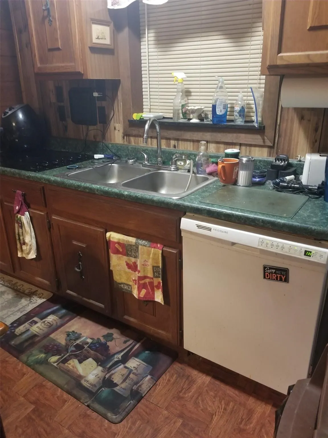 Single Family Residence For Sale in Hunt County , 8087 Lakeview Drive, Quinlan, Texas 75474, 1 Bedroom, 2 Bathroom, 4 Garage spaces, 1,580 Sqft, built in 1983, mls#21302092, Real Estate Agent in Quinlan, Homes For Sale in Hunt county, Homes For Sale in Quinlan, Realtor in Quinlan Texas, Real Estate Brokerage Independent Realty Texas, Luminita Cordes Realtor