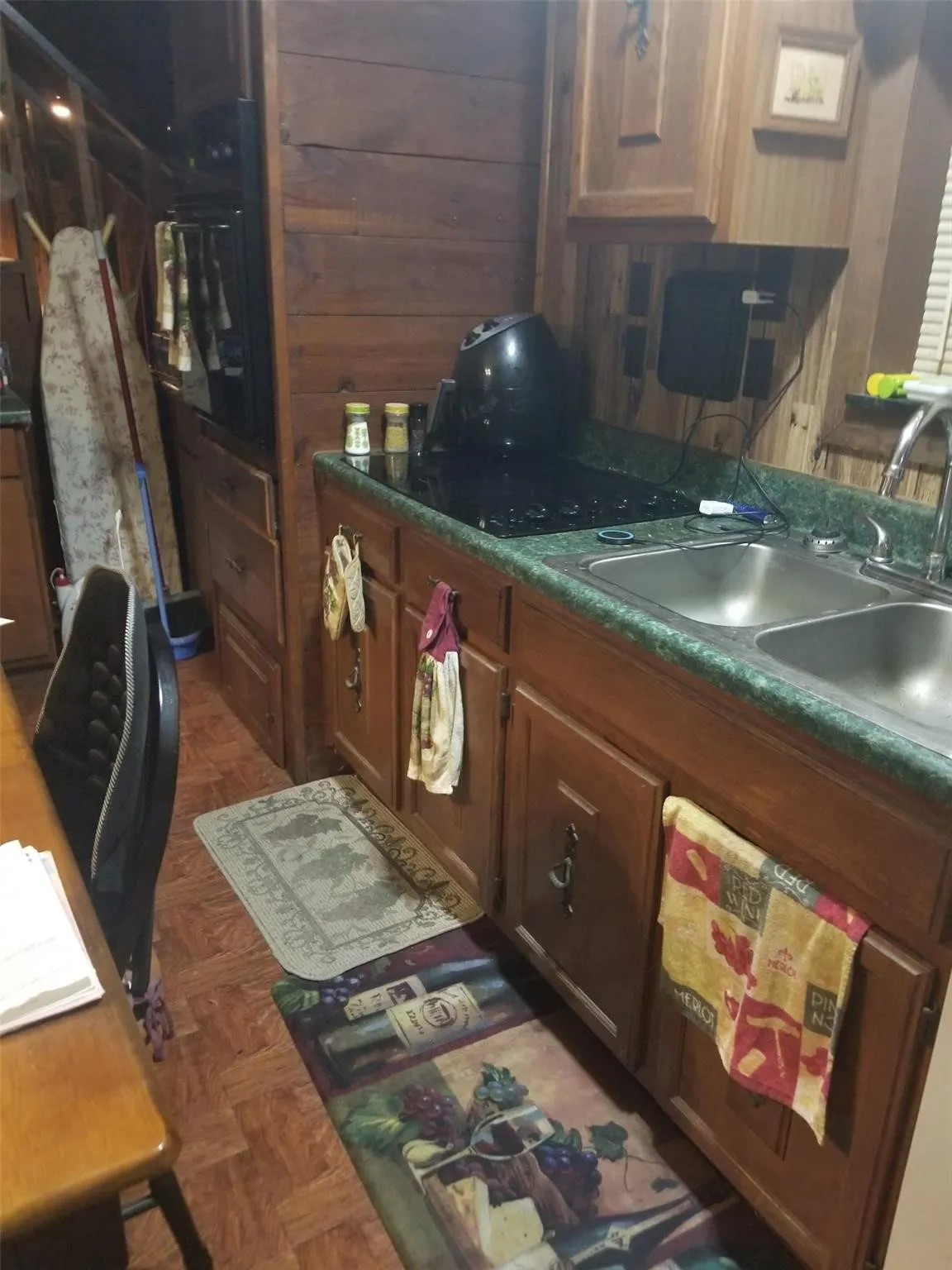 Single Family Residence For Sale in Hunt County , 8087 Lakeview Drive, Quinlan, Texas 75474, 1 Bedroom, 2 Bathroom, 4 Garage spaces, 1,580 Sqft, built in 1983, mls#21302092, Real Estate Agent in Quinlan, Homes For Sale in Hunt county, Homes For Sale in Quinlan, Realtor in Quinlan Texas, Real Estate Brokerage Independent Realty Texas, Luminita Cordes Realtor