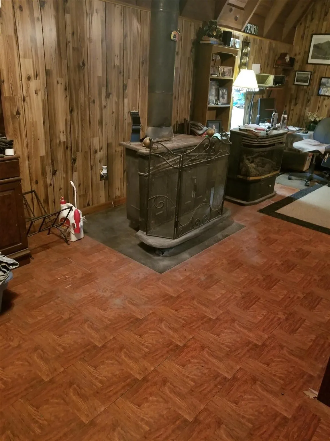 Single Family Residence For Sale in Hunt County , 8087 Lakeview Drive, Quinlan, Texas 75474, 1 Bedroom, 2 Bathroom, 4 Garage spaces, 1,580 Sqft, built in 1983, mls#21302092, Real Estate Agent in Quinlan, Homes For Sale in Hunt county, Homes For Sale in Quinlan, Realtor in Quinlan Texas, Real Estate Brokerage Independent Realty Texas, Luminita Cordes Realtor