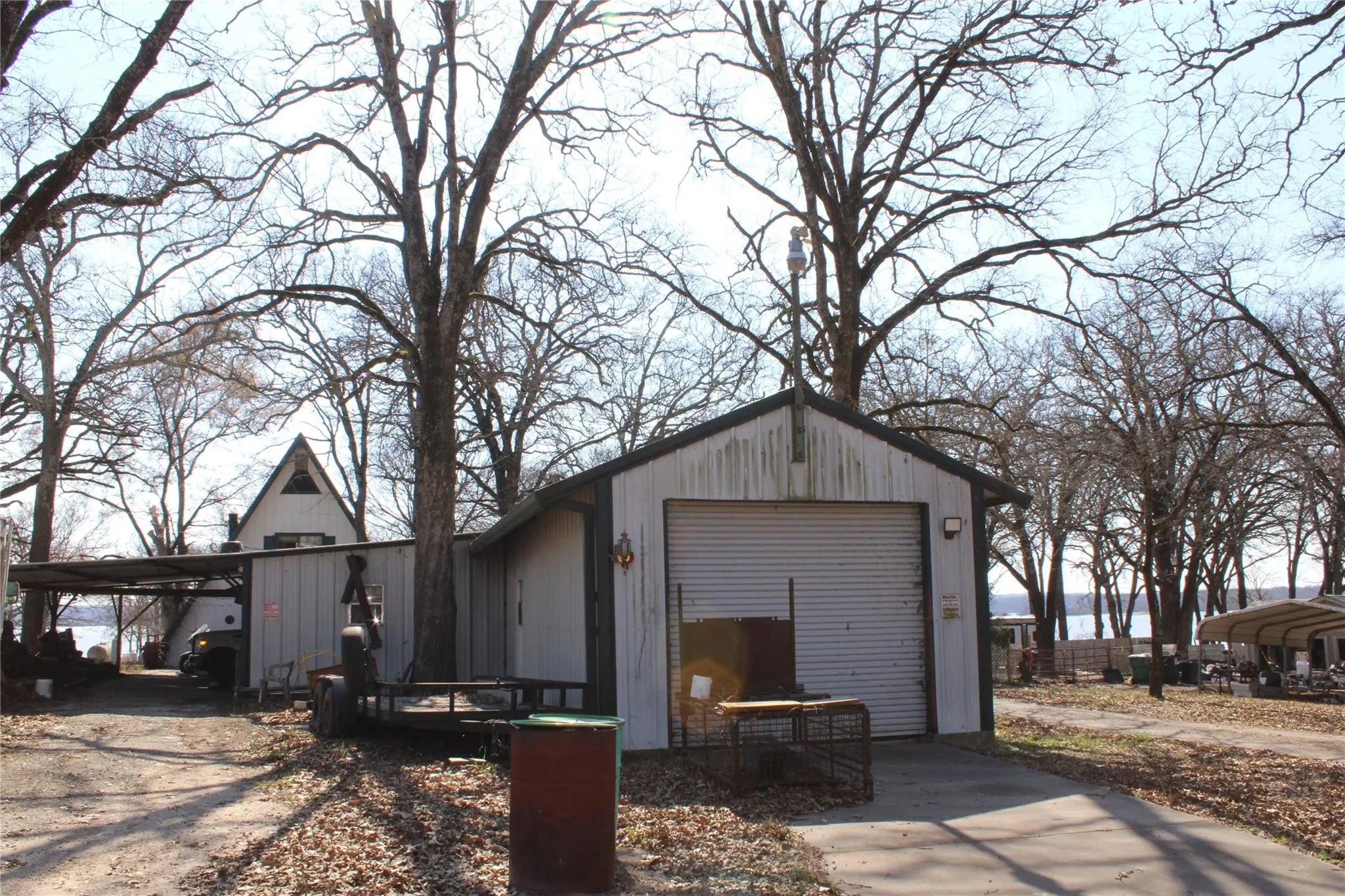 Single Family Residence For Sale in Hunt County , 8087 Lakeview Drive, Quinlan, Texas 75474, 1 Bedroom, 2 Bathroom, 4 Garage spaces, 1,580 Sqft, built in 1983, mls#21302092, Real Estate Agent in Quinlan, Homes For Sale in Hunt county, Homes For Sale in Quinlan, Realtor in Quinlan Texas, Real Estate Brokerage Independent Realty Texas, Luminita Cordes Realtor