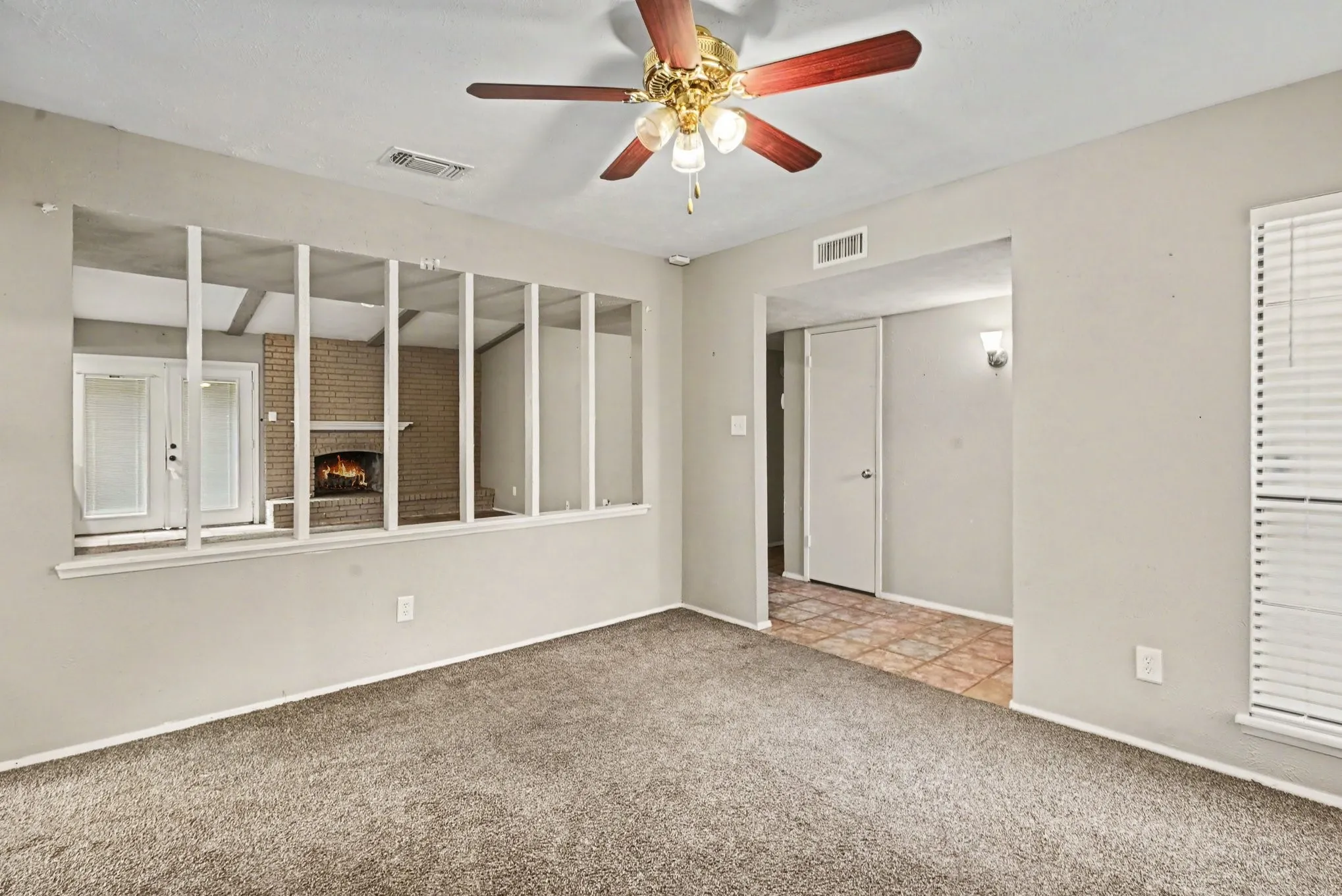 Single Family Residence For Sale in Tarrant County , 7813 Acapulco Road, Fort Worth, Texas 76112, 3 Bedroom, 2 Bathroom, 2 Garage spaces, 1,715 Sqft, built in 1980, mls#21302093, Real Estate Agent in Fort Worth, Homes For Sale in Tarrant county, Homes For Sale in Fort Worth, Realtor in Fort Worth Texas, Real Estate Brokerage Independent Realty Texas, Luminita Cordes Realtor
