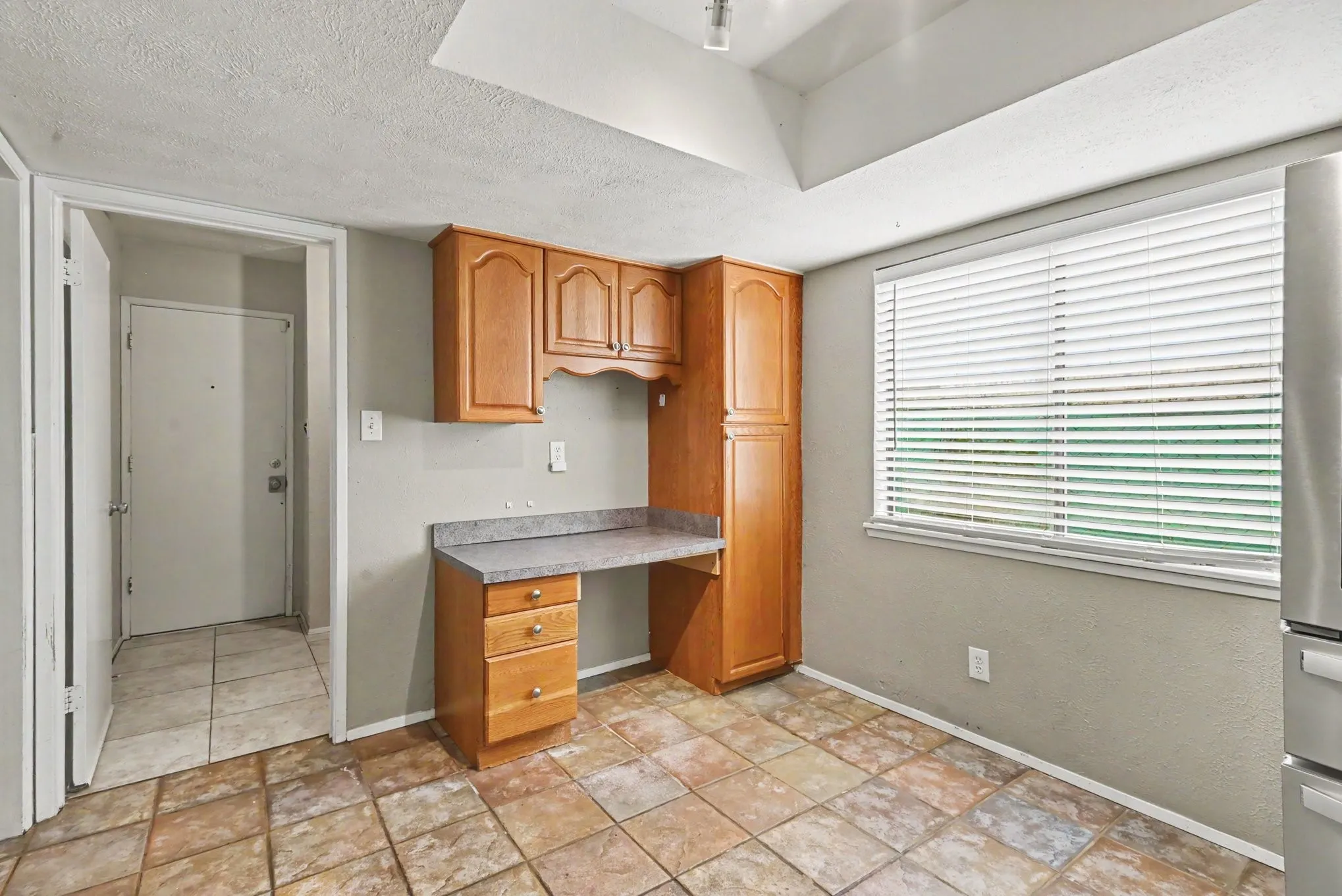 Single Family Residence For Sale in Tarrant County , 7813 Acapulco Road, Fort Worth, Texas 76112, 3 Bedroom, 2 Bathroom, 2 Garage spaces, 1,715 Sqft, built in 1980, mls#21302093, Real Estate Agent in Fort Worth, Homes For Sale in Tarrant county, Homes For Sale in Fort Worth, Realtor in Fort Worth Texas, Real Estate Brokerage Independent Realty Texas, Luminita Cordes Realtor