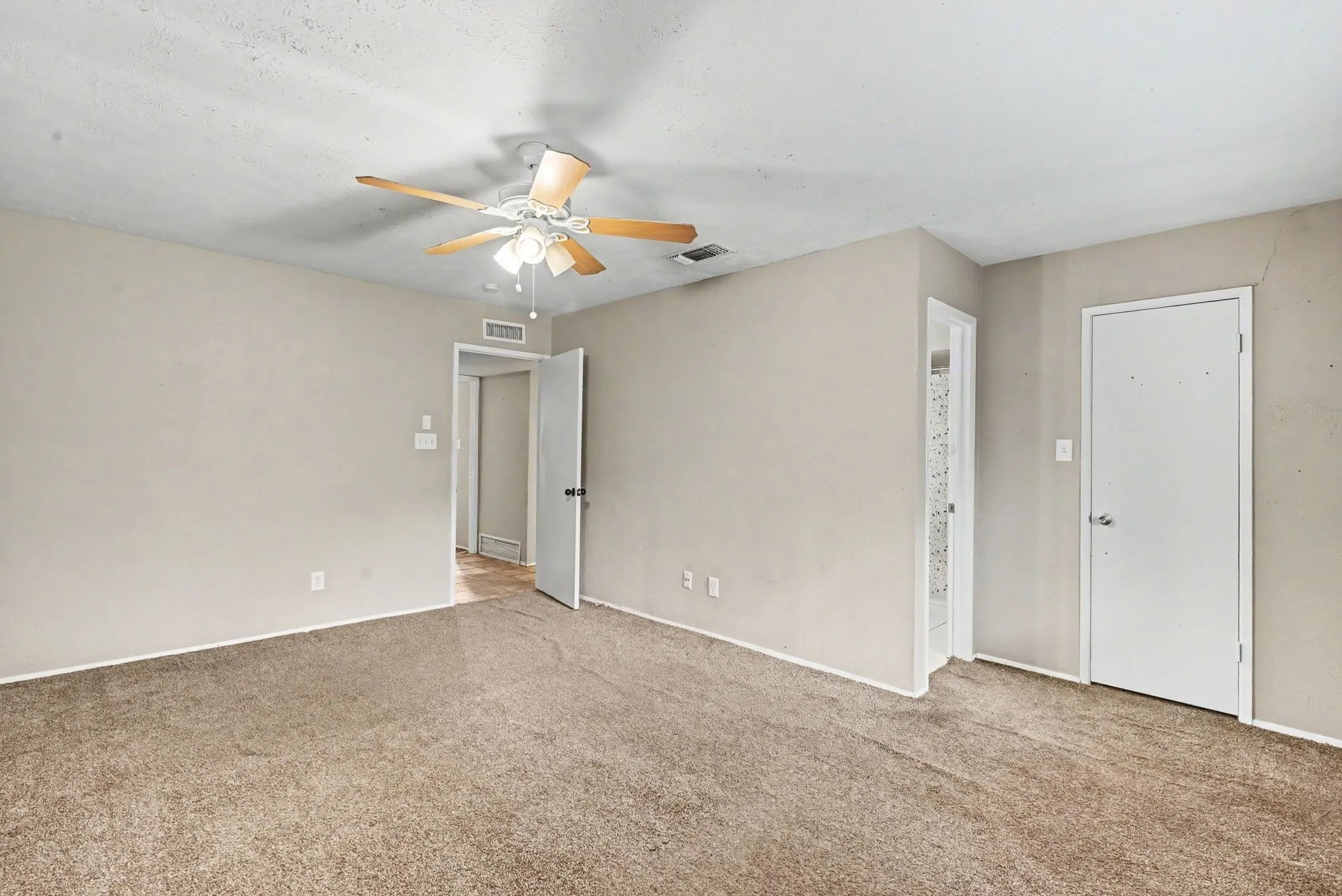 Single Family Residence For Sale in Tarrant County , 7813 Acapulco Road, Fort Worth, Texas 76112, 3 Bedroom, 2 Bathroom, 2 Garage spaces, 1,715 Sqft, built in 1980, mls#21302093, Real Estate Agent in Fort Worth, Homes For Sale in Tarrant county, Homes For Sale in Fort Worth, Realtor in Fort Worth Texas, Real Estate Brokerage Independent Realty Texas, Luminita Cordes Realtor
