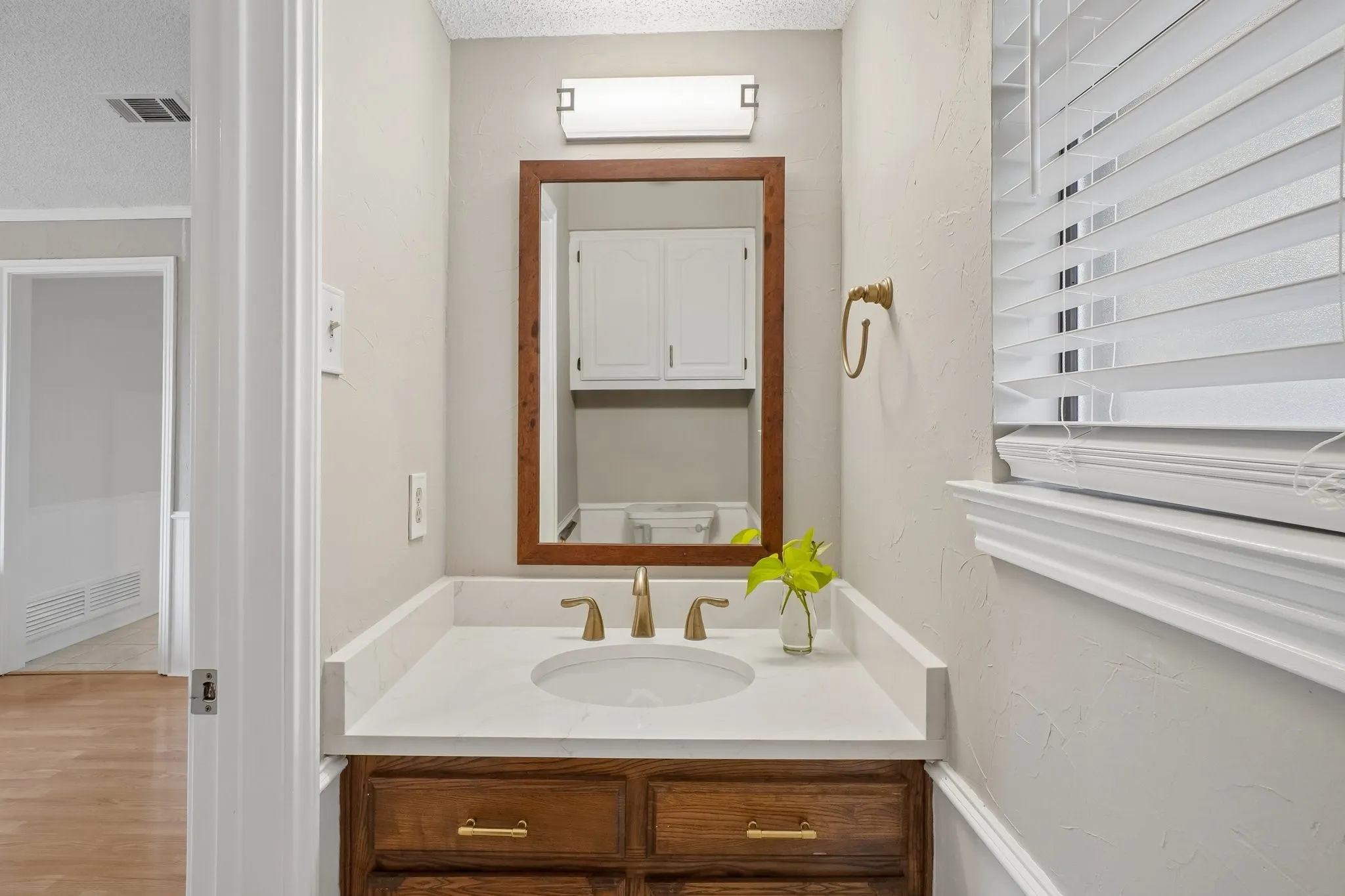 Single Family Residence For Sale in Denton County , 2330 Heatherwoods Way, Carrollton, Texas 75007, 3 Bedroom, 3 Bathroom, 2 Garage spaces, 2,051 Sqft, built in 1984, mls#21296120, Real Estate Agent in Carrollton, Homes For Sale in Denton county, Homes For Sale in Carrollton, Realtor in Carrollton Texas, Real Estate Brokerage Independent Realty Texas, Luminita Cordes Realtor