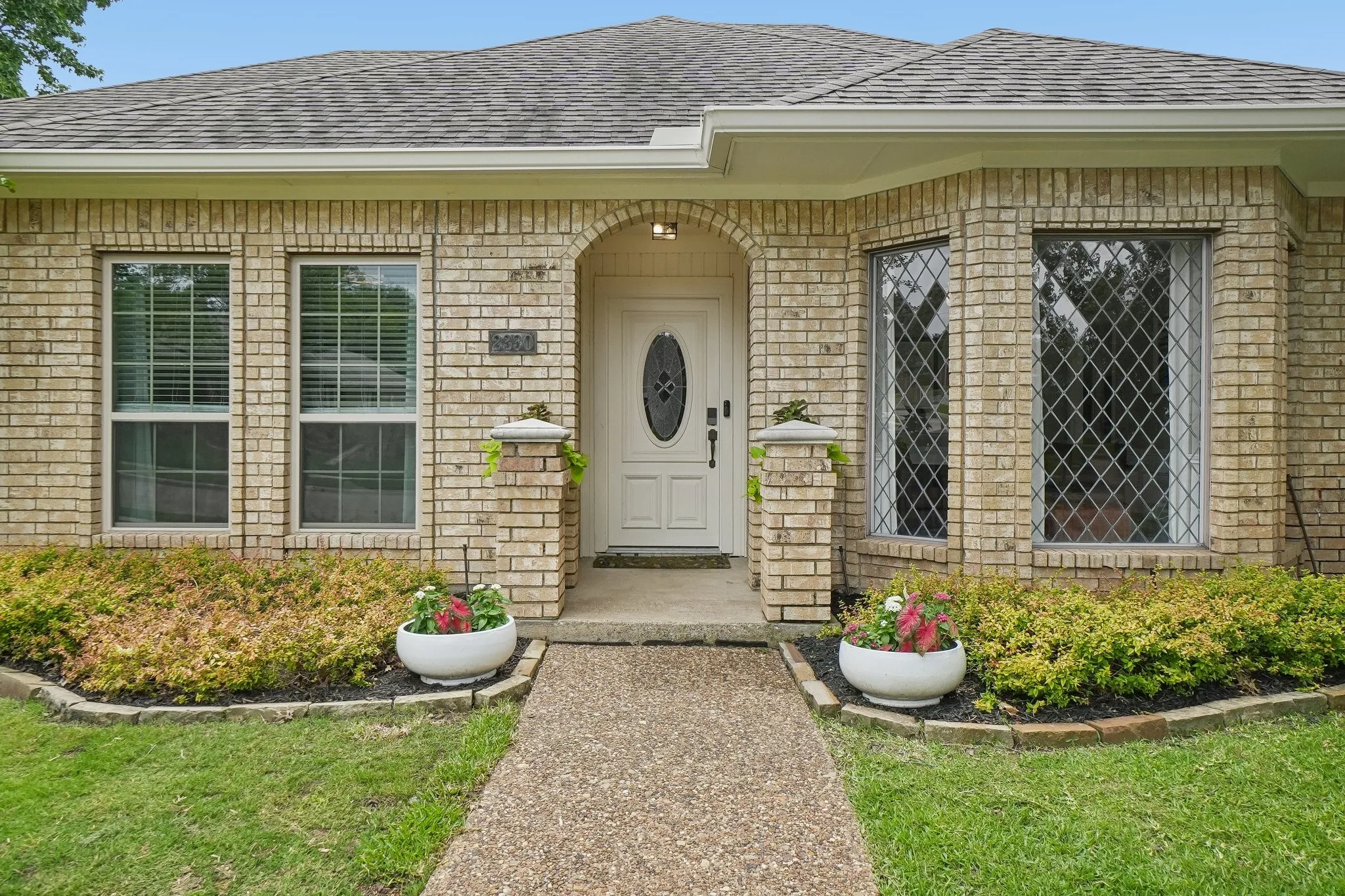 Single Family Residence For Sale in Denton County , 2330 Heatherwoods Way, Carrollton, Texas 75007, 3 Bedroom, 3 Bathroom, 2 Garage spaces, 2,051 Sqft, built in 1984, mls#21296120, Real Estate Agent in Carrollton, Homes For Sale in Denton county, Homes For Sale in Carrollton, Realtor in Carrollton Texas, Real Estate Brokerage Independent Realty Texas, Luminita Cordes Realtor
