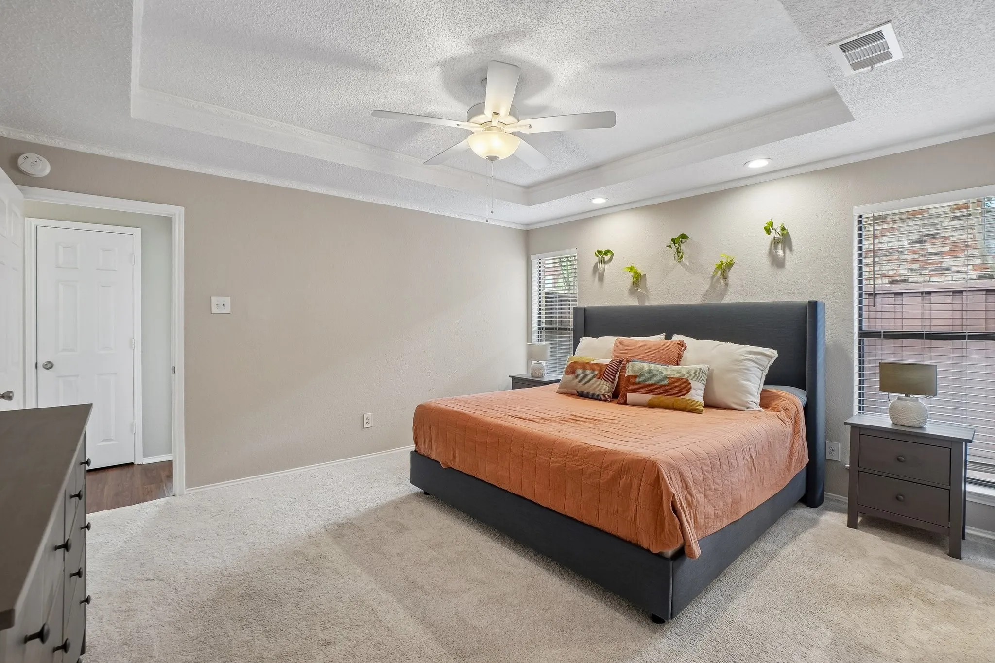 Single Family Residence For Sale in Denton County , 2330 Heatherwoods Way, Carrollton, Texas 75007, 3 Bedroom, 3 Bathroom, 2 Garage spaces, 2,051 Sqft, built in 1984, mls#21296120, Real Estate Agent in Carrollton, Homes For Sale in Denton county, Homes For Sale in Carrollton, Realtor in Carrollton Texas, Real Estate Brokerage Independent Realty Texas, Luminita Cordes Realtor