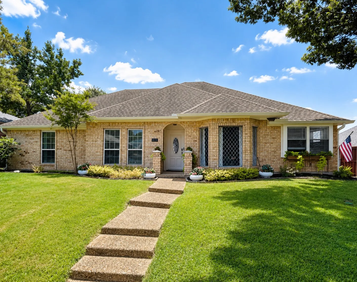 Single Family Residence For Sale in Denton County , 2330 Heatherwoods Way, Carrollton, Texas 75007, 3 Bedroom, 3 Bathroom, 2 Garage spaces, 2,051 Sqft, built in 1984, mls#21296120, Real Estate Agent in Carrollton, Homes For Sale in Denton county, Homes For Sale in Carrollton, Realtor in Carrollton Texas, Real Estate Brokerage Independent Realty Texas, Luminita Cordes Realtor