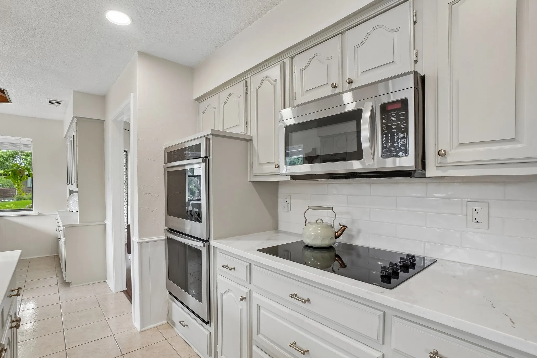 Single Family Residence For Sale in Denton County , 2330 Heatherwoods Way, Carrollton, Texas 75007, 3 Bedroom, 3 Bathroom, 2 Garage spaces, 2,051 Sqft, built in 1984, mls#21296120, Real Estate Agent in Carrollton, Homes For Sale in Denton county, Homes For Sale in Carrollton, Realtor in Carrollton Texas, Real Estate Brokerage Independent Realty Texas, Luminita Cordes Realtor