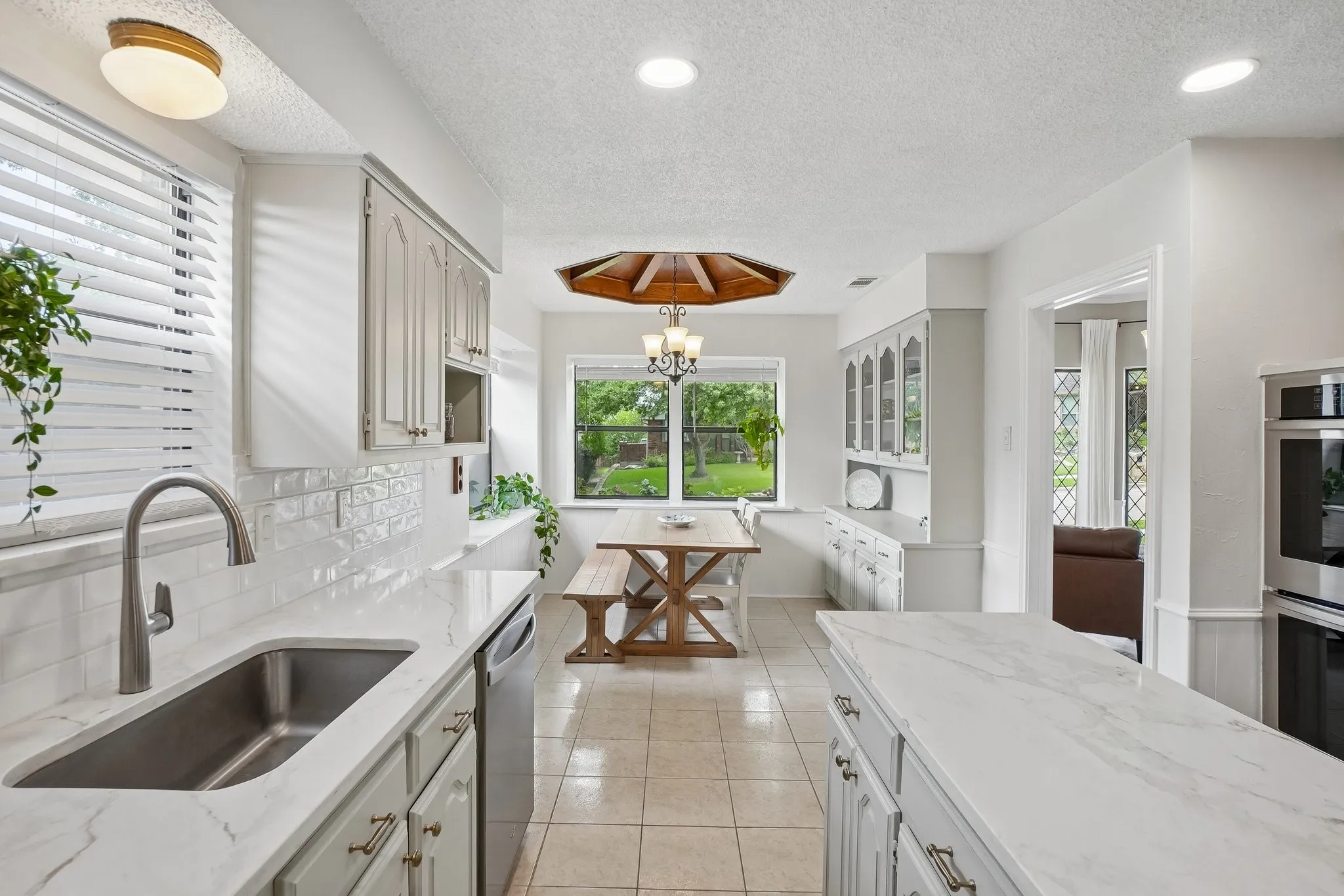 Single Family Residence For Sale in Denton County , 2330 Heatherwoods Way, Carrollton, Texas 75007, 3 Bedroom, 3 Bathroom, 2 Garage spaces, 2,051 Sqft, built in 1984, mls#21296120, Real Estate Agent in Carrollton, Homes For Sale in Denton county, Homes For Sale in Carrollton, Realtor in Carrollton Texas, Real Estate Brokerage Independent Realty Texas, Luminita Cordes Realtor