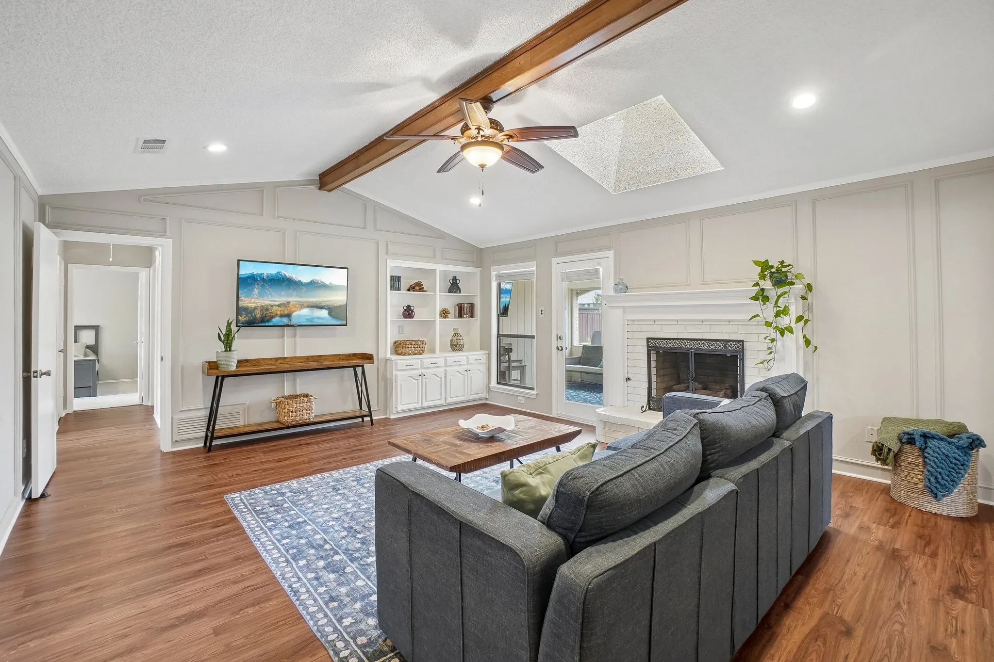 Single Family Residence For Sale in Denton County , 2330 Heatherwoods Way, Carrollton, Texas 75007, 3 Bedroom, 3 Bathroom, 2 Garage spaces, 2,051 Sqft, built in 1984, mls#21296120, Real Estate Agent in Carrollton, Homes For Sale in Denton county, Homes For Sale in Carrollton, Realtor in Carrollton Texas, Real Estate Brokerage Independent Realty Texas, Luminita Cordes Realtor