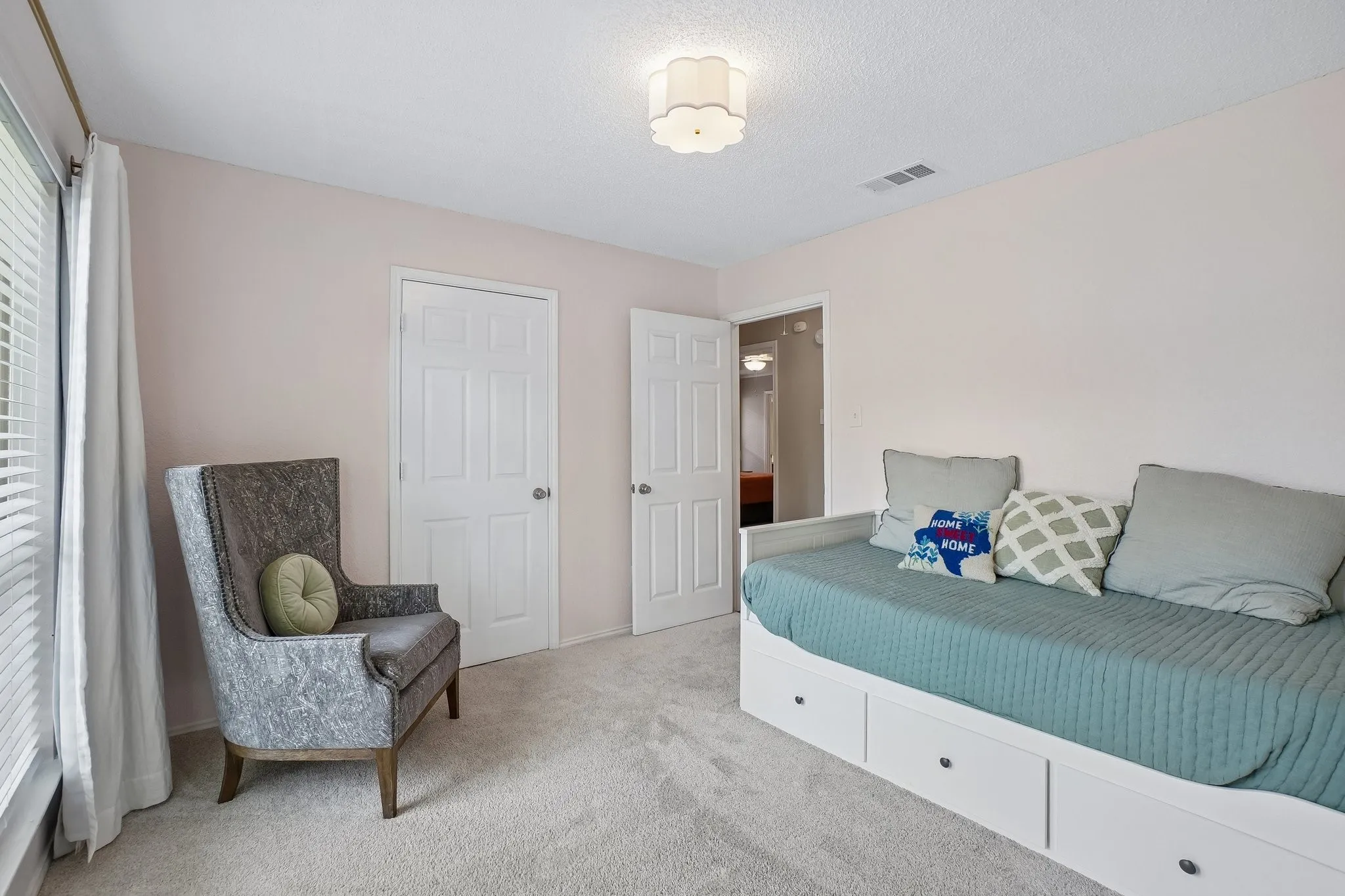 Single Family Residence For Sale in Denton County , 2330 Heatherwoods Way, Carrollton, Texas 75007, 3 Bedroom, 3 Bathroom, 2 Garage spaces, 2,051 Sqft, built in 1984, mls#21296120, Real Estate Agent in Carrollton, Homes For Sale in Denton county, Homes For Sale in Carrollton, Realtor in Carrollton Texas, Real Estate Brokerage Independent Realty Texas, Luminita Cordes Realtor