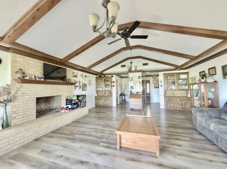 Single Family Residence For Sale in Eastland County , 402 County Road 455, Ranger, Texas 76470, 3 Bedroom, 3 Bathroom, 3 Garage spaces, 5,050 Sqft, built in 1978, mls#21302096, Real Estate Agent in Ranger, Homes For Sale in Eastland county, Homes For Sale in Ranger, Realtor in Ranger Texas, Real Estate Brokerage Independent Realty Texas, Luminita Cordes Realtor