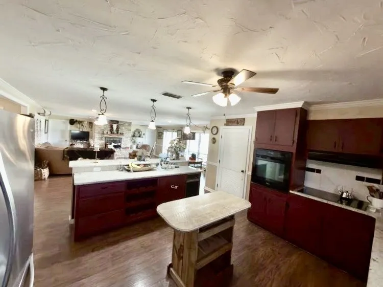 Single Family Residence For Sale in Eastland County , 402 County Road 455, Ranger, Texas 76470, 3 Bedroom, 3 Bathroom, 3 Garage spaces, 5,050 Sqft, built in 1978, mls#21302096, Real Estate Agent in Ranger, Homes For Sale in Eastland county, Homes For Sale in Ranger, Realtor in Ranger Texas, Real Estate Brokerage Independent Realty Texas, Luminita Cordes Realtor