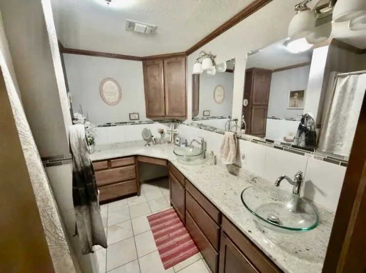 Single Family Residence For Sale in Eastland County , 402 County Road 455, Ranger, Texas 76470, 3 Bedroom, 3 Bathroom, 3 Garage spaces, 5,050 Sqft, built in 1978, mls#21302096, Real Estate Agent in Ranger, Homes For Sale in Eastland county, Homes For Sale in Ranger, Realtor in Ranger Texas, Real Estate Brokerage Independent Realty Texas, Luminita Cordes Realtor