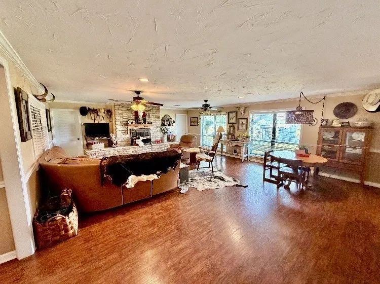 Single Family Residence For Sale in Eastland County , 402 County Road 455, Ranger, Texas 76470, 3 Bedroom, 3 Bathroom, 3 Garage spaces, 5,050 Sqft, built in 1978, mls#21302096, Real Estate Agent in Ranger, Homes For Sale in Eastland county, Homes For Sale in Ranger, Realtor in Ranger Texas, Real Estate Brokerage Independent Realty Texas, Luminita Cordes Realtor